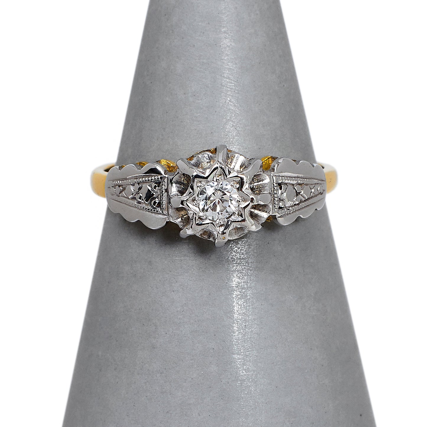 Pre-Owned 18ct Gold 2 Tone Illusion Set Diamond Ring Size L