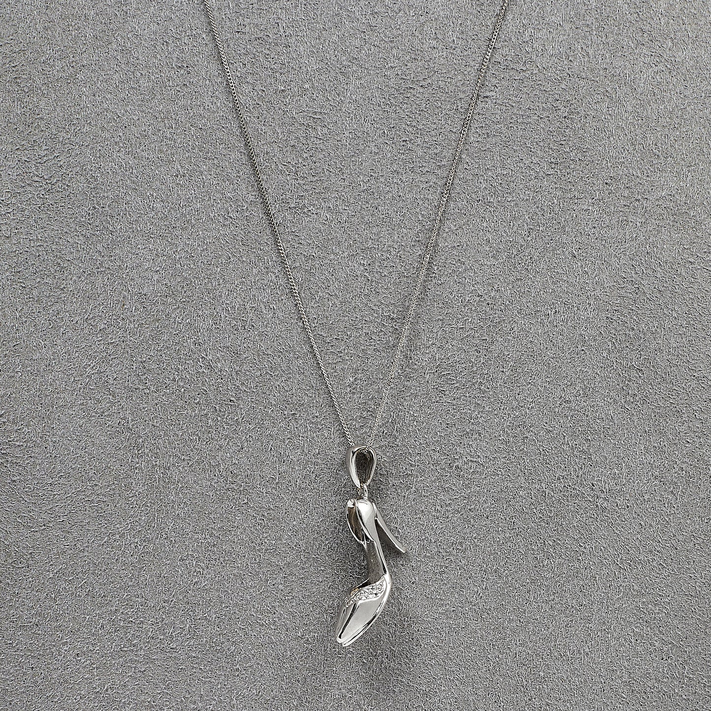 Pre-Owned 9ct White Gold Stiletto Pendant & Chain 18 Inch