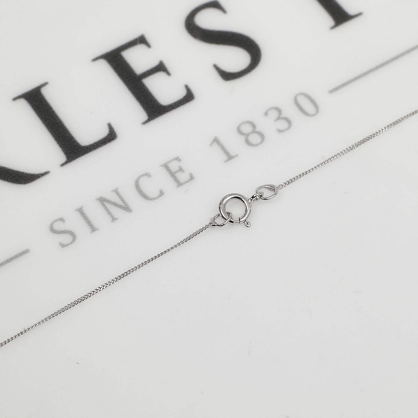 Pre-Owned 9ct White Gold Stiletto Pendant & Chain 18 Inch