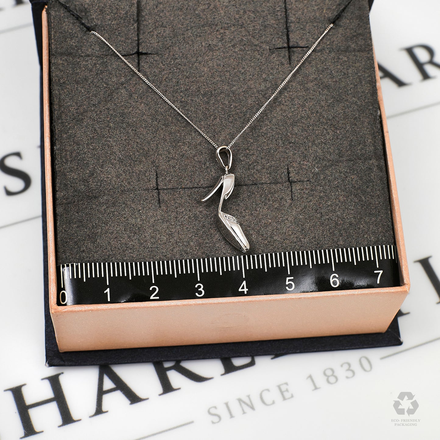 Pre-Owned 9ct White Gold Stiletto Pendant & Chain 18 Inch