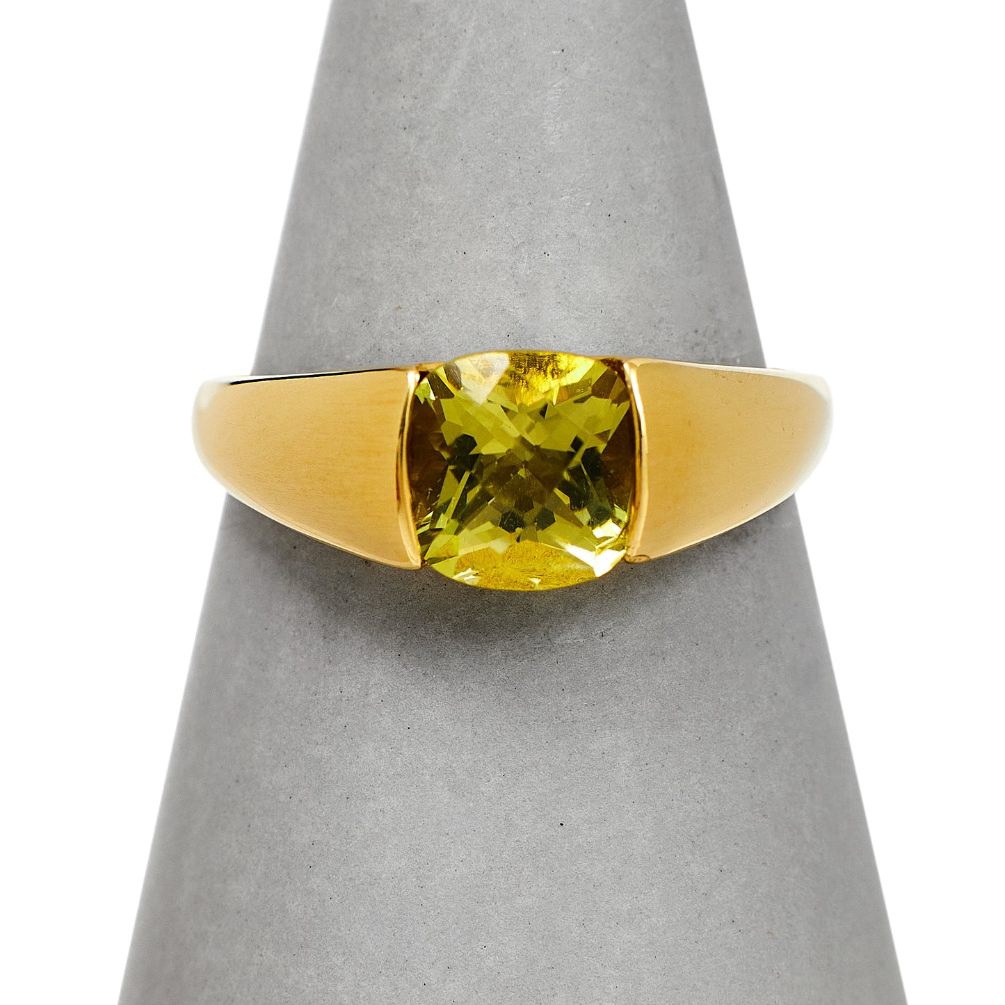 Pre-Owned 9ct Gold Square Faceted Quartz Dress Ring Size P