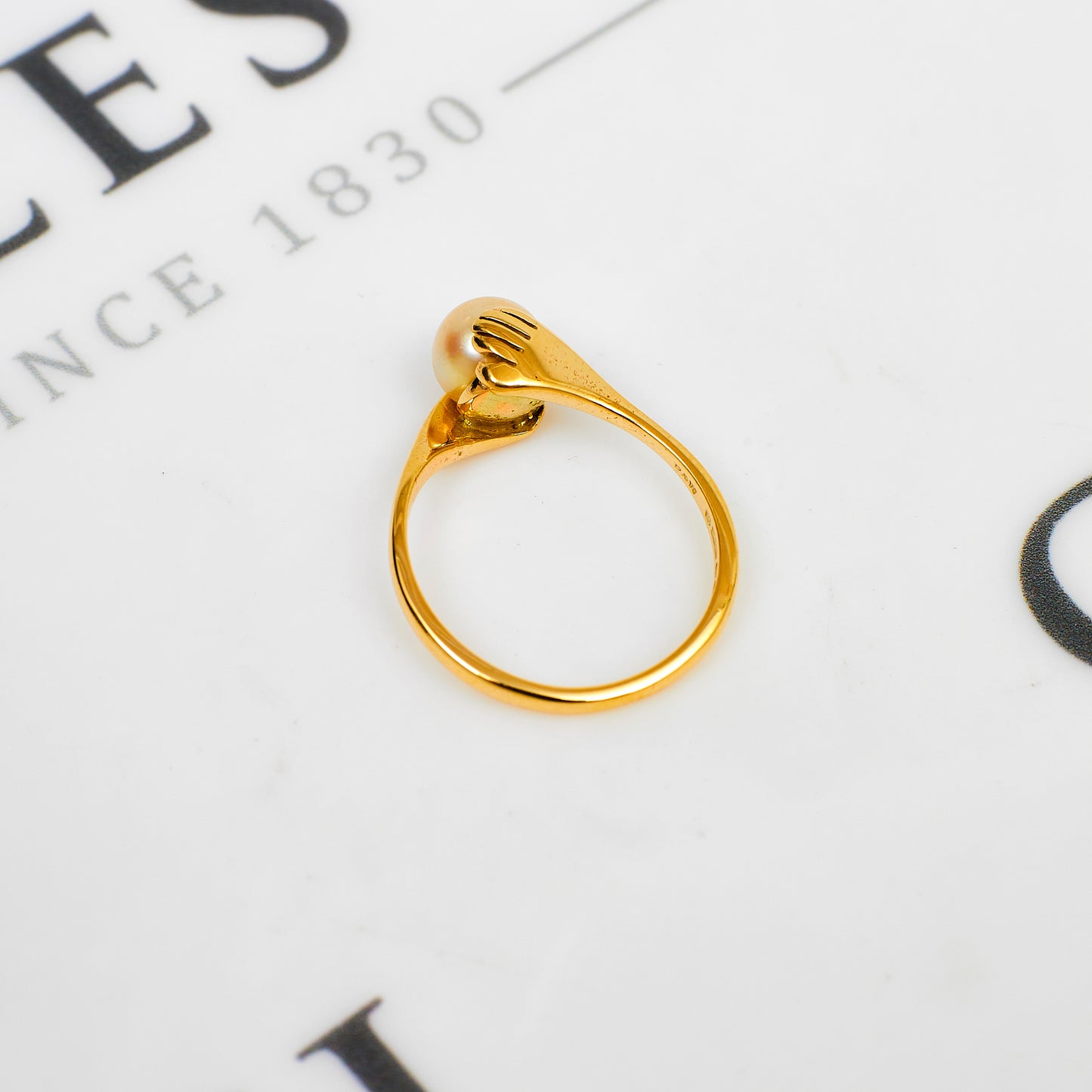 Pre-Owned 9ct Gold Cultured Pearl In Hands Ring Size N