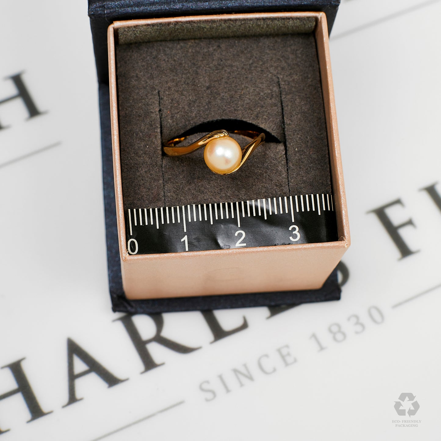 Pre-Owned 9ct Gold Cultured Pearl In Hands Ring Size N