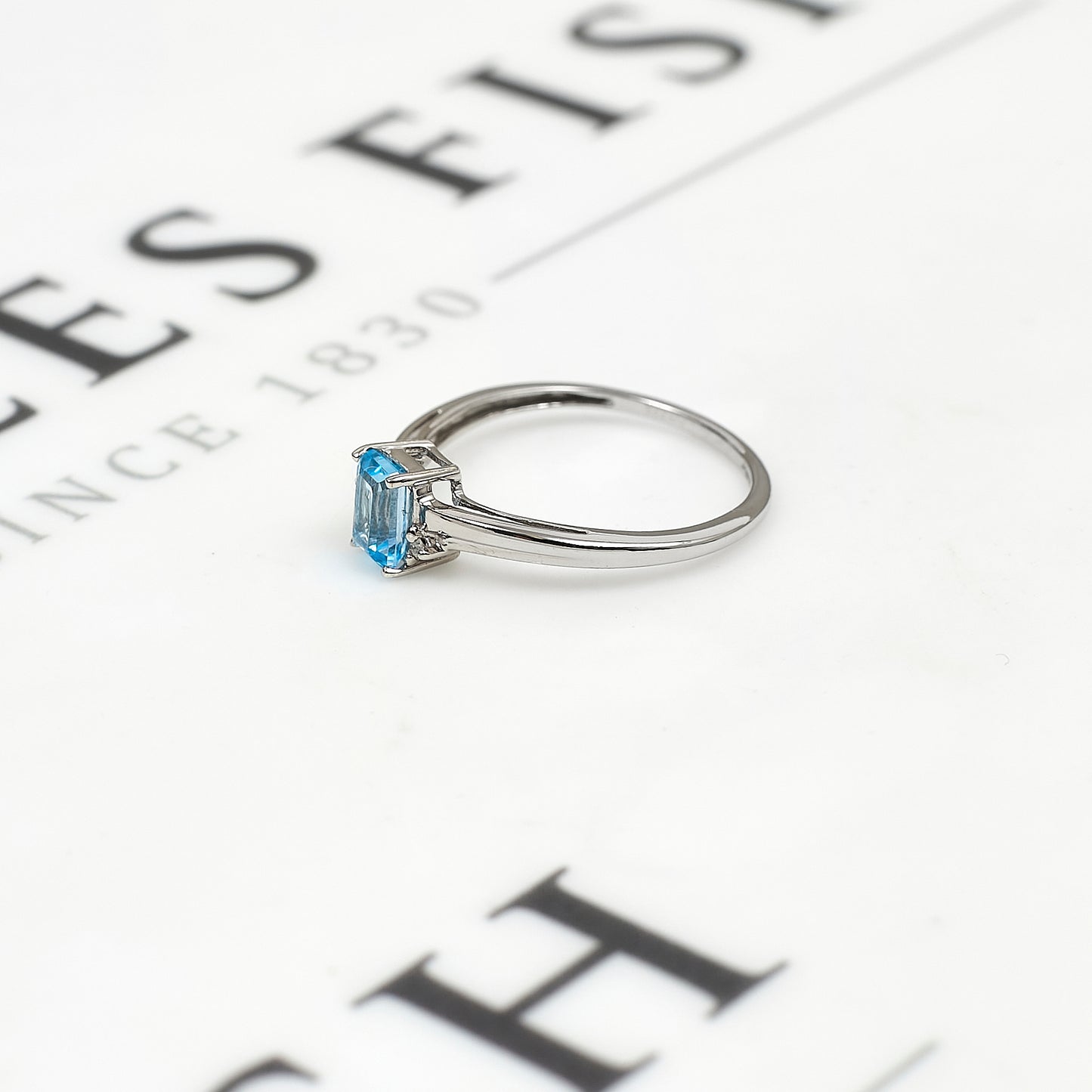 Pre-Owned 9ct White Gold Topaz & Diamond Ring Size N.5