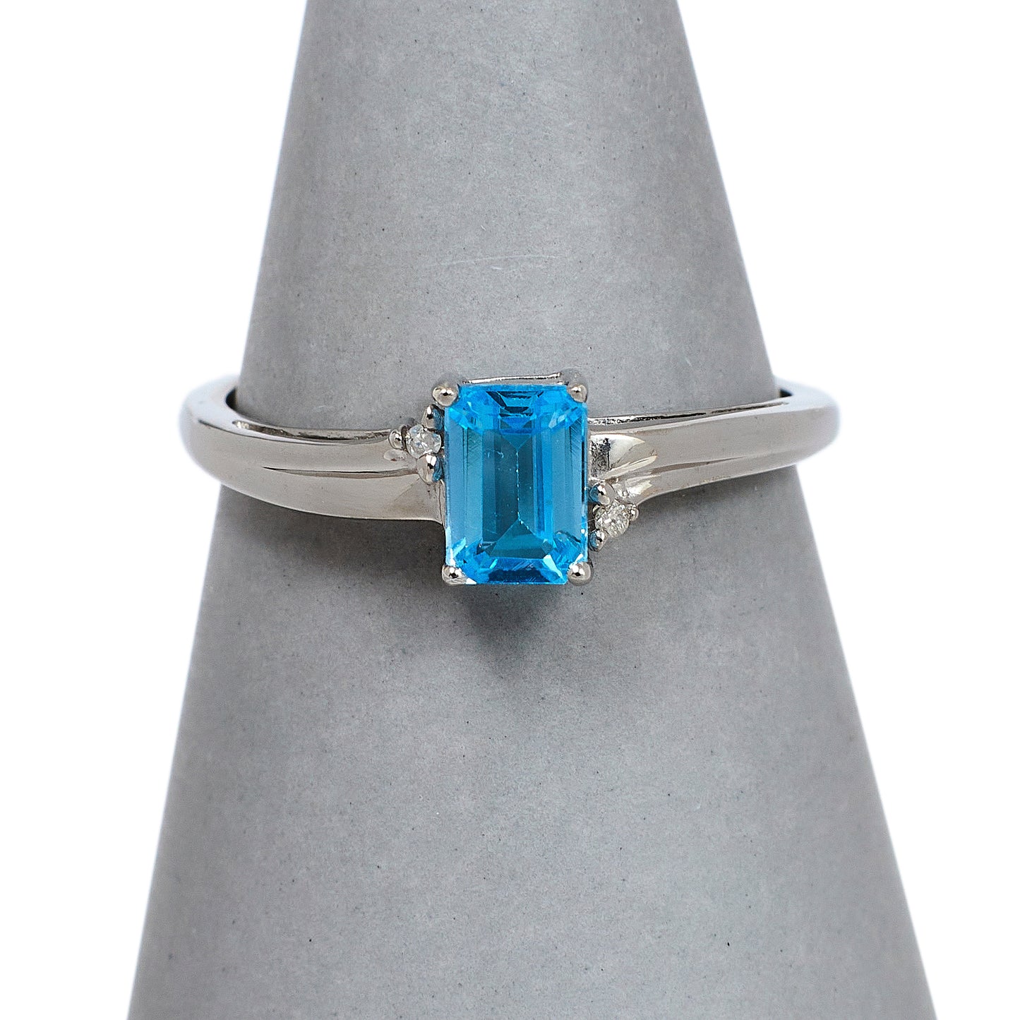 Pre-Owned 9ct White Gold Topaz & Diamond Ring Size N.5