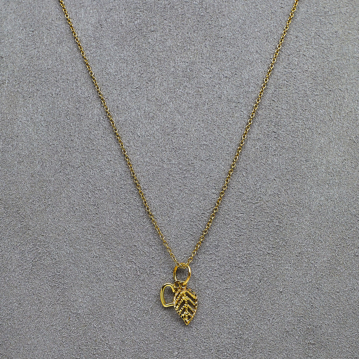 Pre-Owned 14ct Gold Heart & Leaf Pendant Necklace 16 Inch
