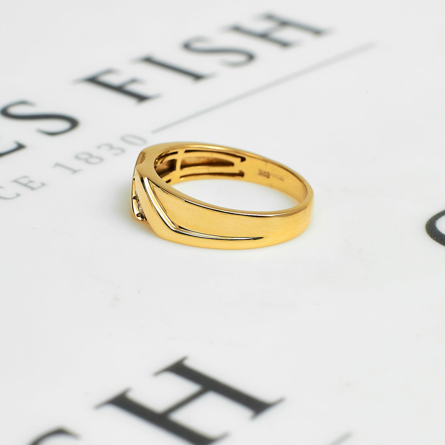 Pre-Owned 9ct Gold 3 Diamond Tapering Band Ring Size S