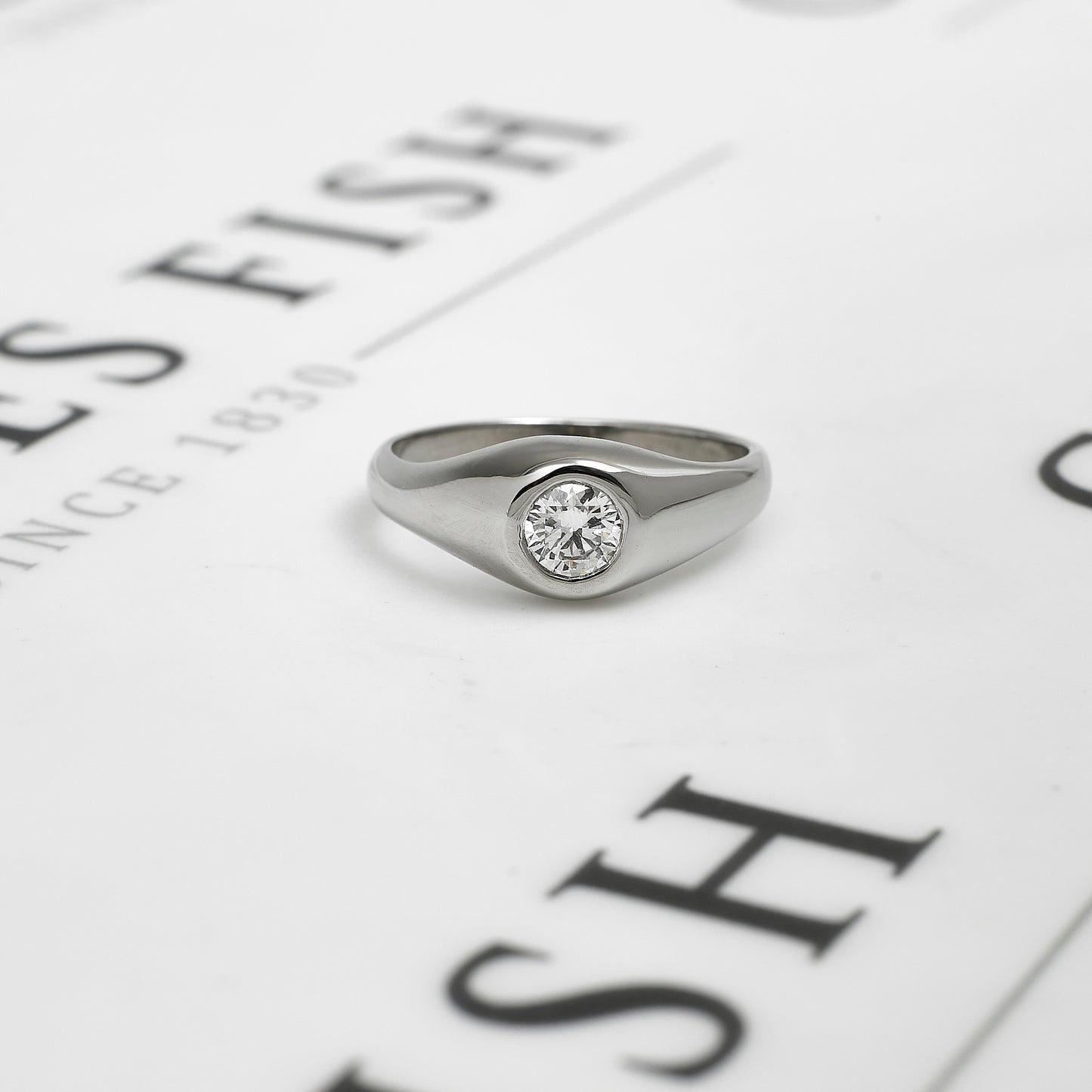 Pre-Owned Mens Platinum Diamond Flush Set Ring Size U