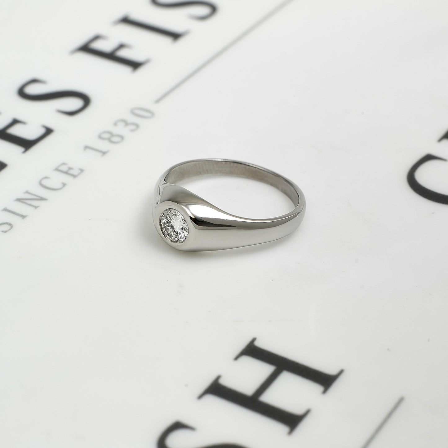 Pre-Owned Mens Platinum Diamond Flush Set Ring Size U