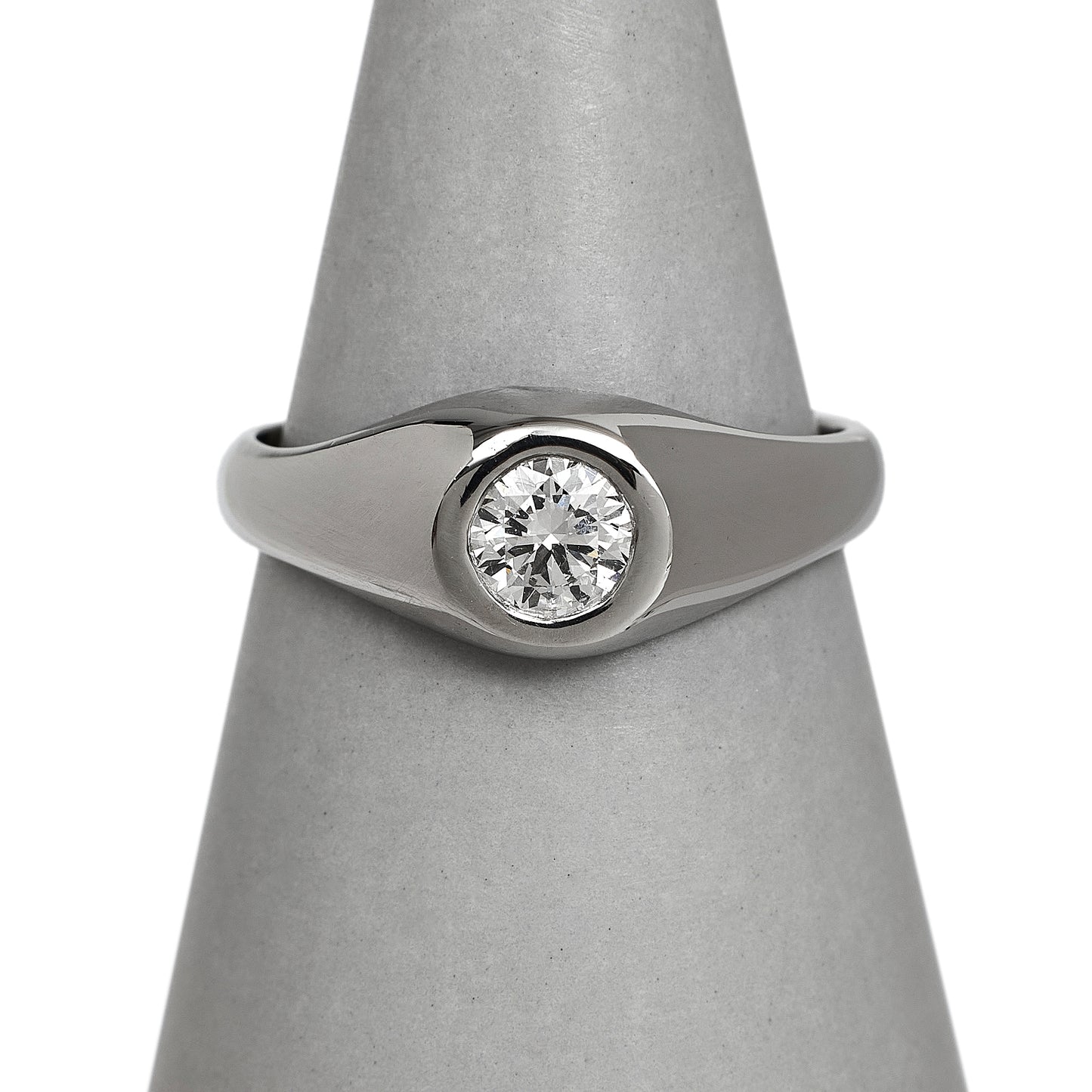 Pre-Owned Mens Platinum Diamond Flush Set Ring Size U