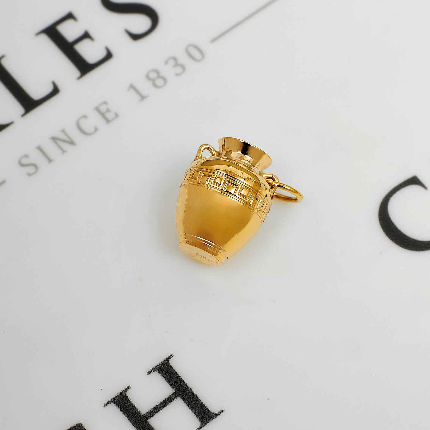 Pre-Owned 9ct Gold Handle Vase Charm