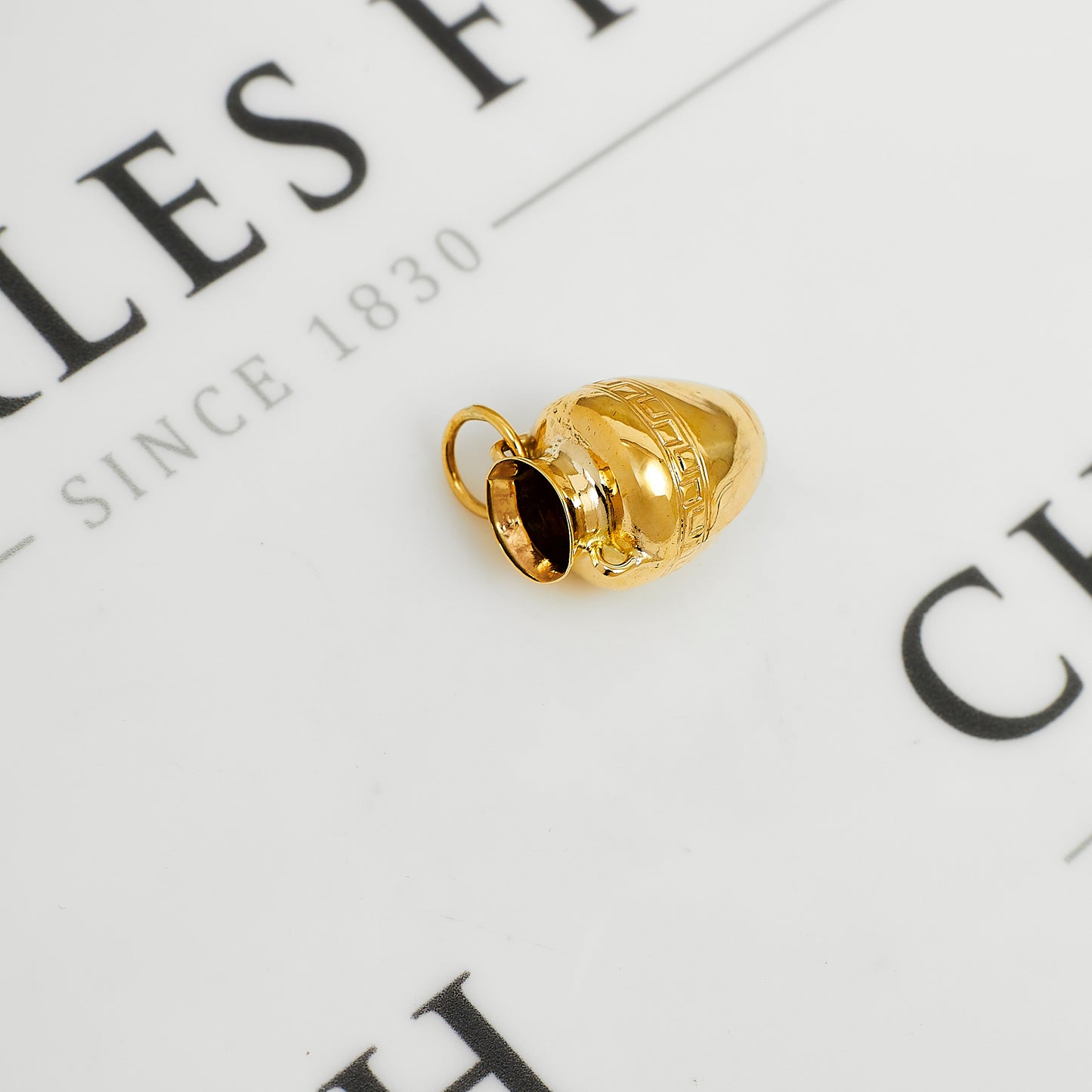 Pre-Owned 9ct Gold Handle Vase Charm