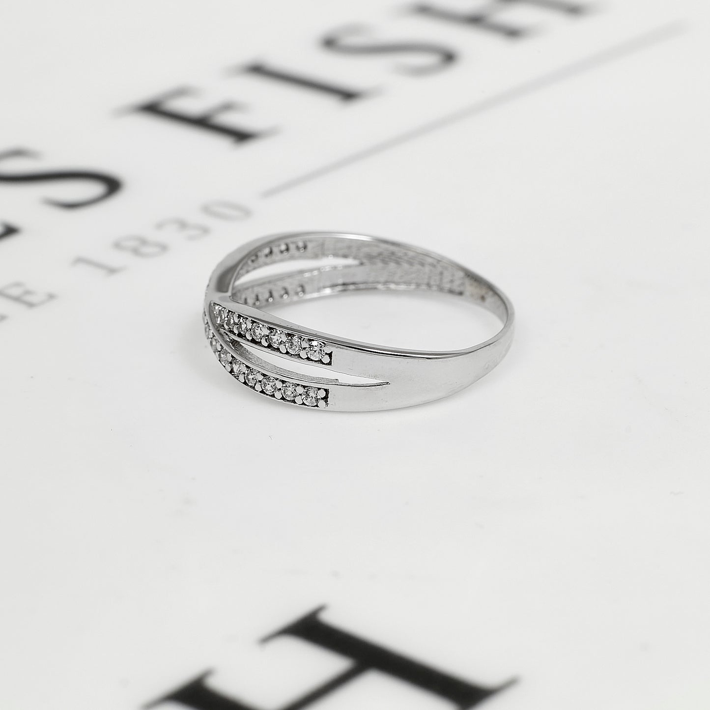 Pre-Owned 9ct White Gold CZ Crossover Ring Size Q