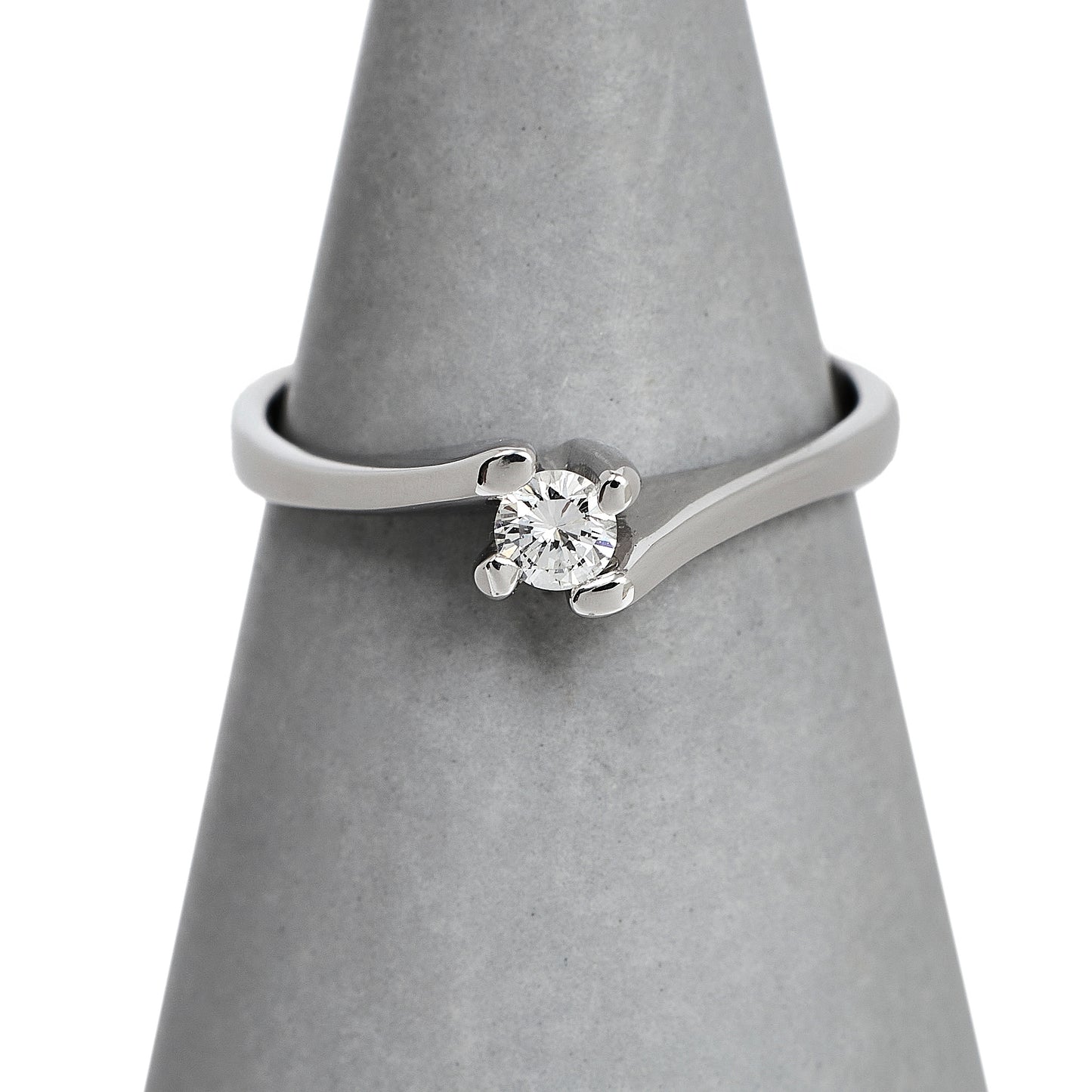 Pre-Owned 9ct White Gold & Diamond Twist Ring Size N