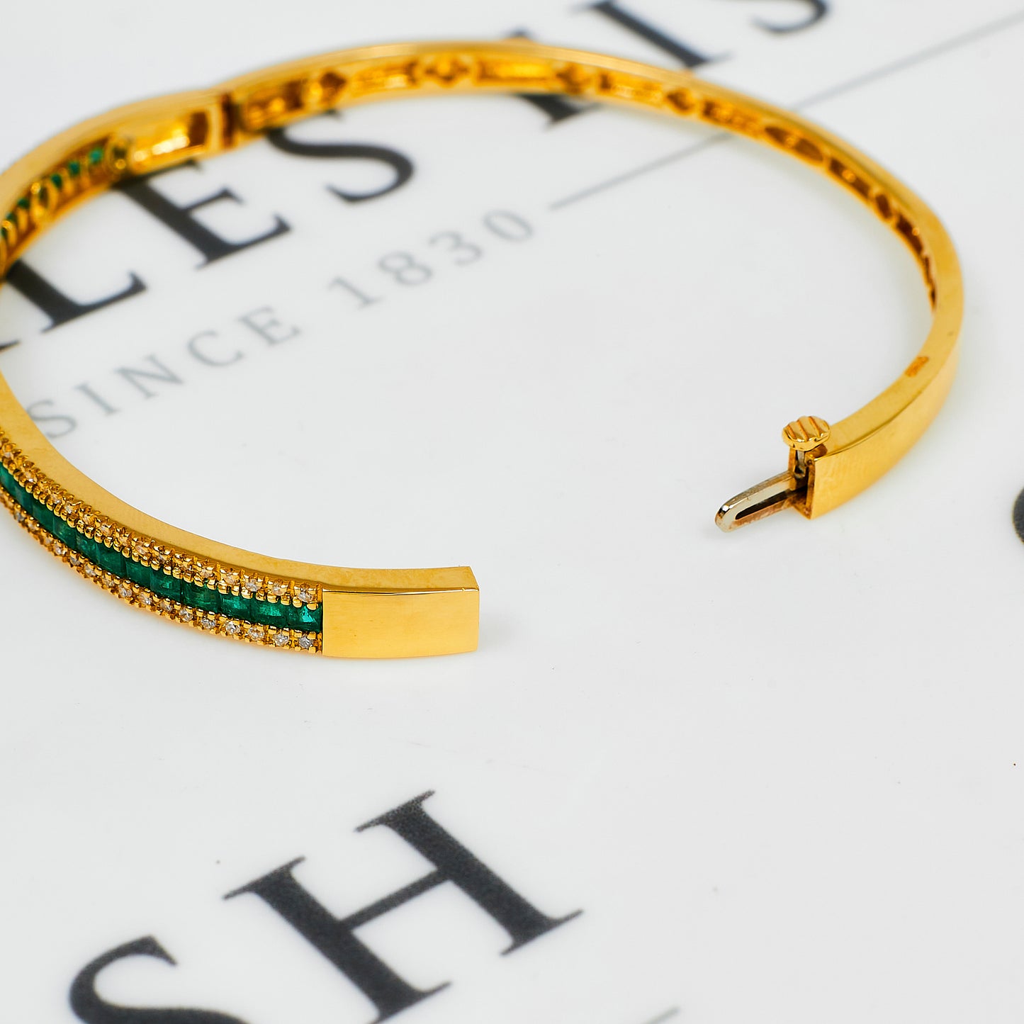 Pre-Owned 14ct Gold 3 Row Diamond & Emerald Hinged Bangle