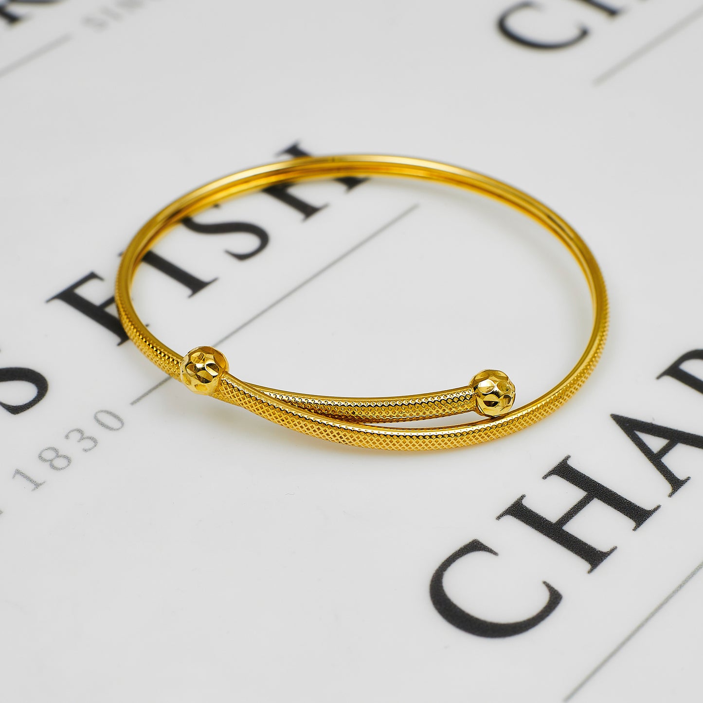 Pre-Owned 9ct Gold Guilloche Pattern Crossover Bangle