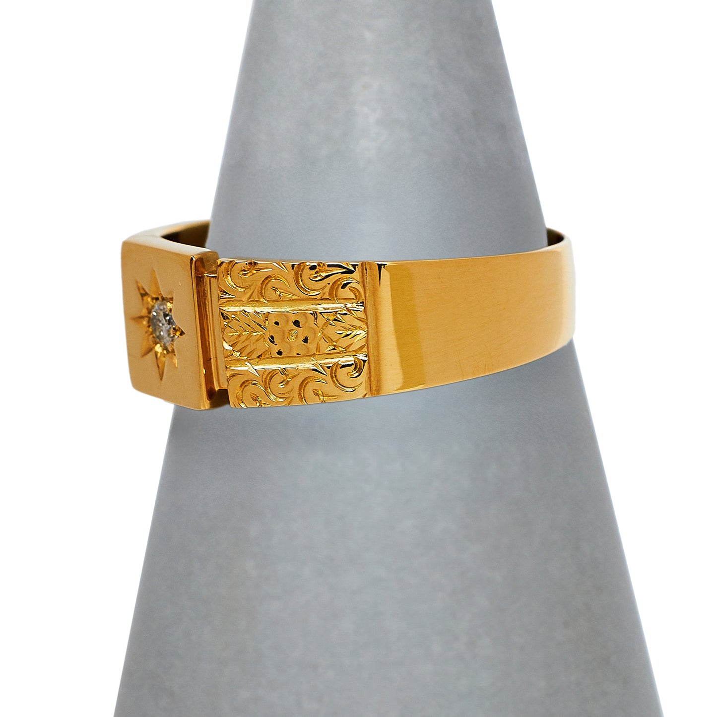 Pre-Owned 9ct Gold 2 Tone Mens Diamond Set Ring Size V