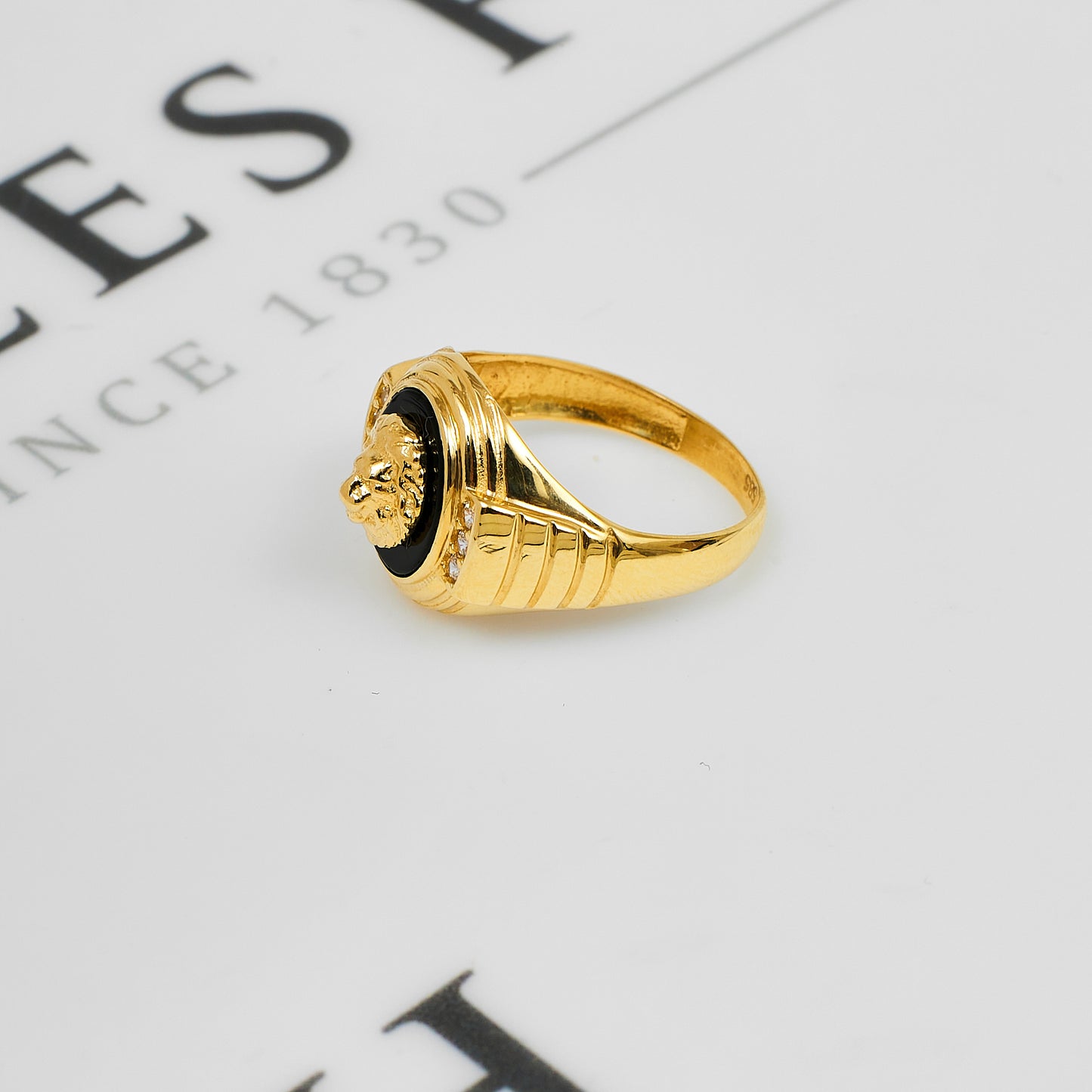 Pre-Owned 14ct Gold Oval Onyx & CZ Lion Head Ring Size L