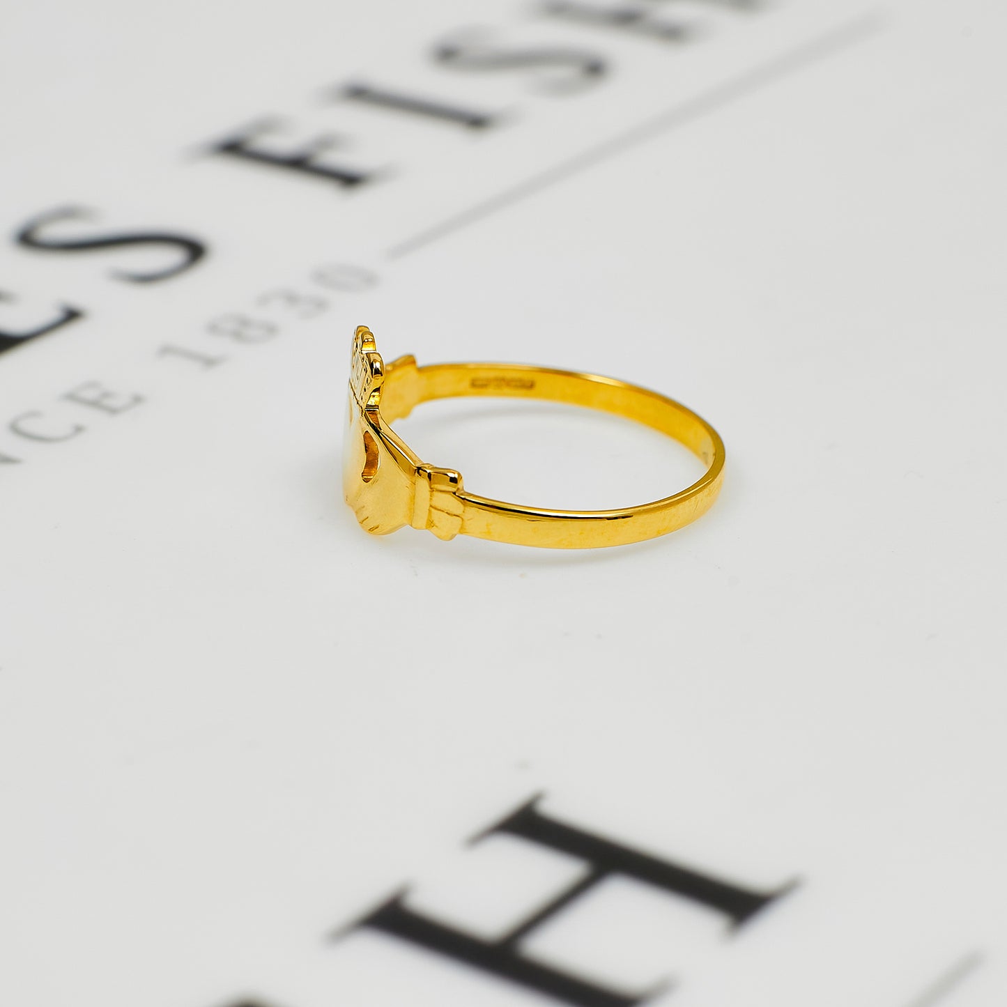 Pre-Owned 9ct Gold Claddagh Ring Size O