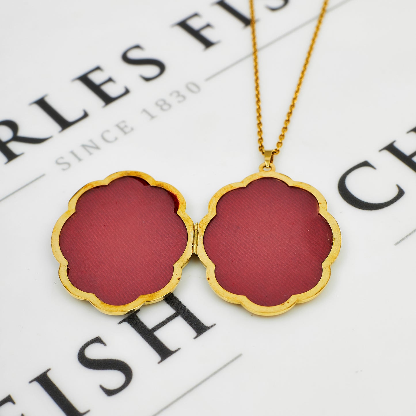 Pre-Owned 9ct Gold 2 Tone Scalloped Edge Locket