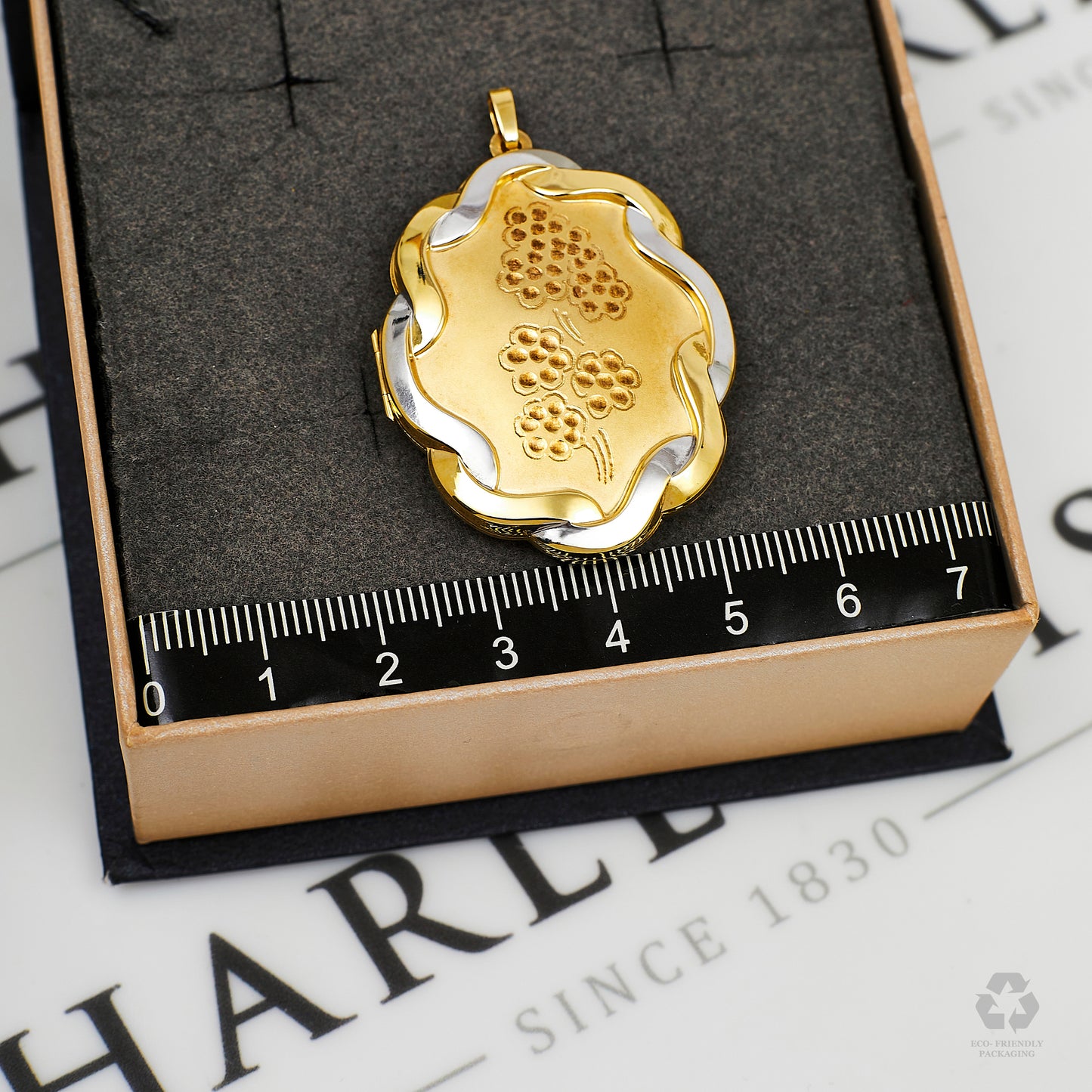 Pre-Owned 9ct Gold 2 Tone Scalloped Edge Locket