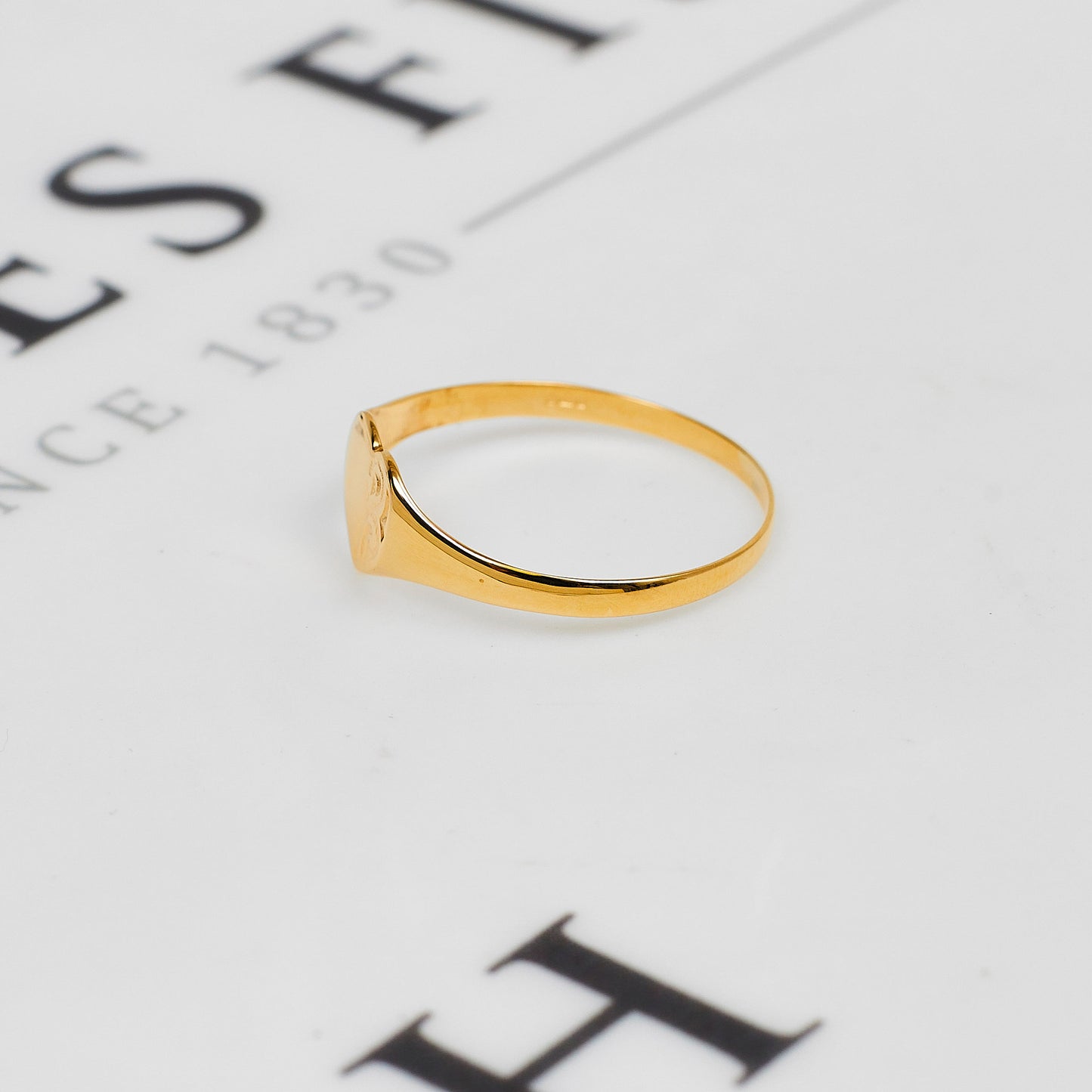 Pre-Owned 9ct Gold Half Pattern Heart Signet Ring Size R.5