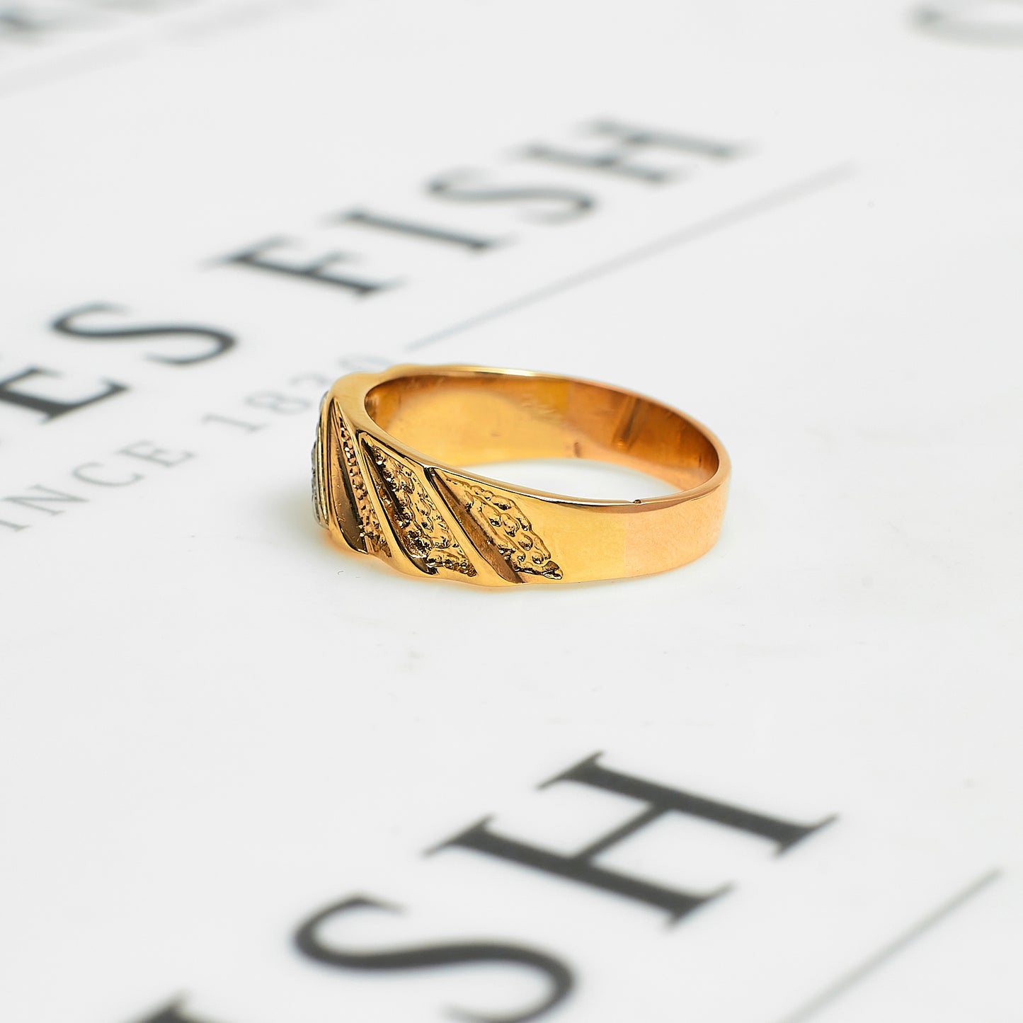 Pre-Owned 9ct Gold Diamond Diagonal Barked Band Ring Size T