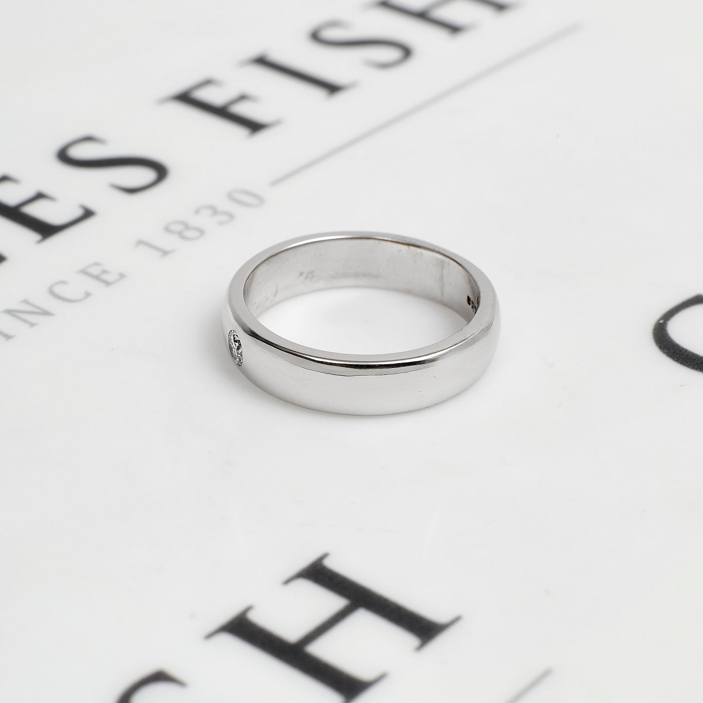 Pre-Owned Mens 18ct White Gold & Diamond Band Ring Size W.5