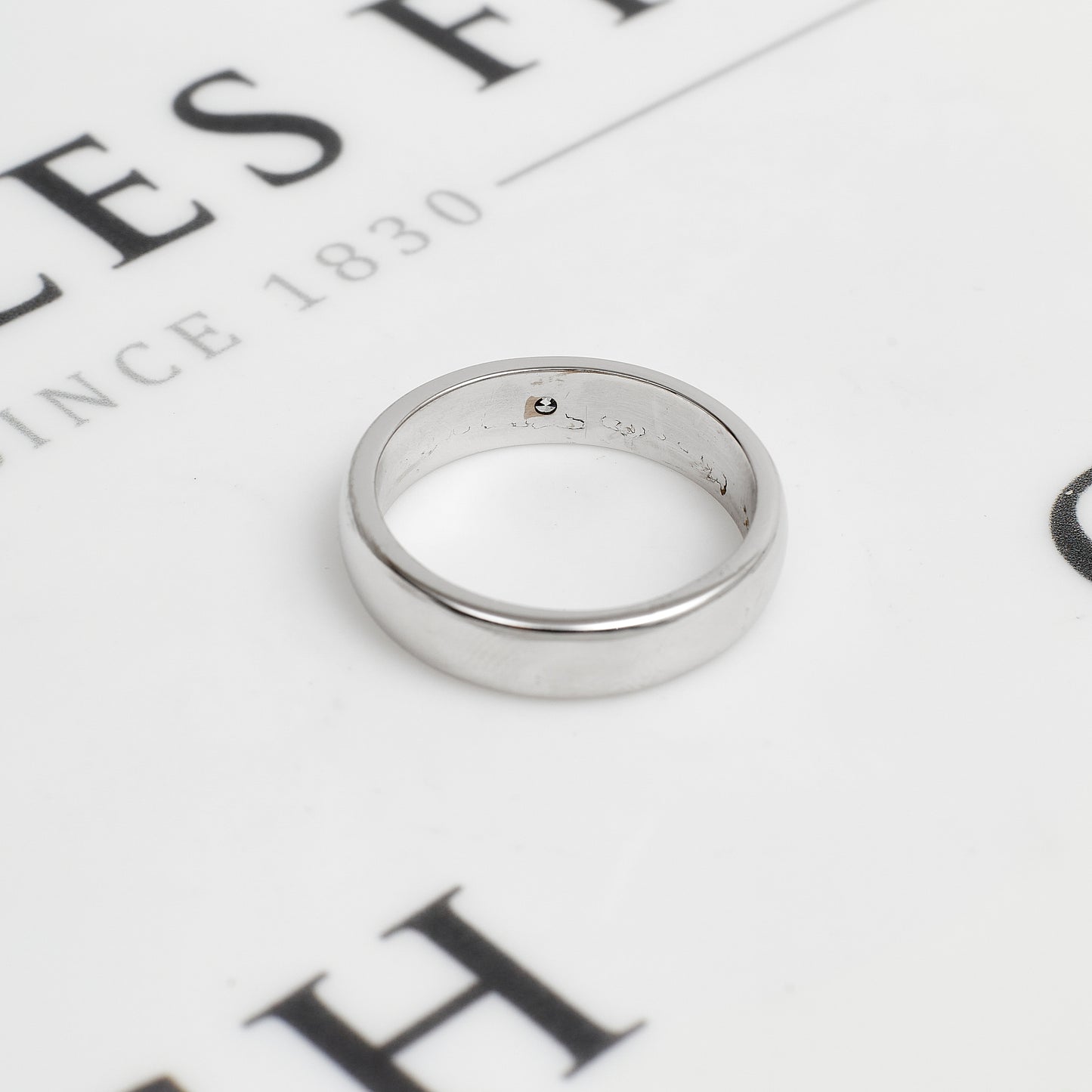 Pre-Owned Mens 18ct White Gold & Diamond Band Ring Size W.5