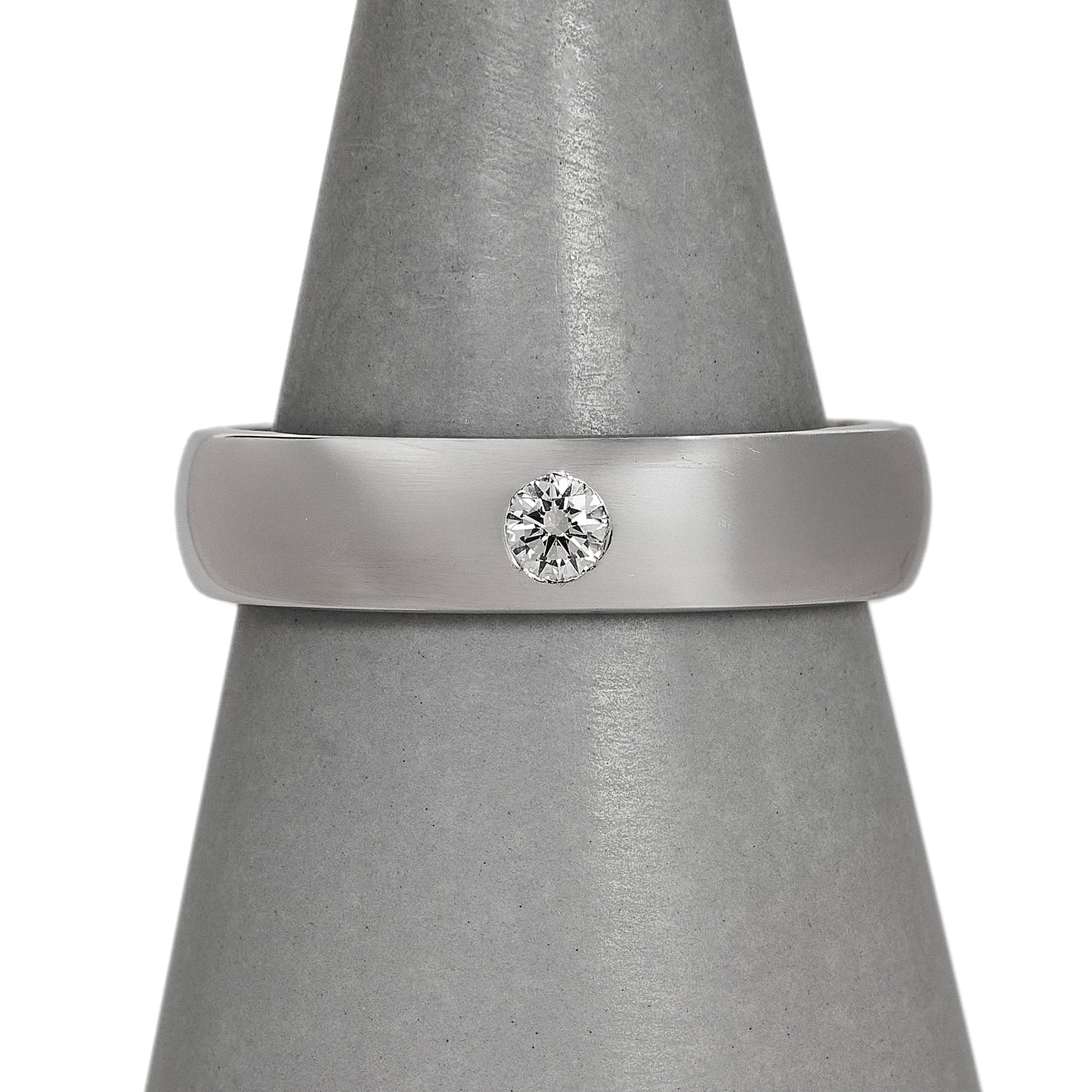 Pre-Owned Mens 18ct White Gold & Diamond Band Ring Size W.5