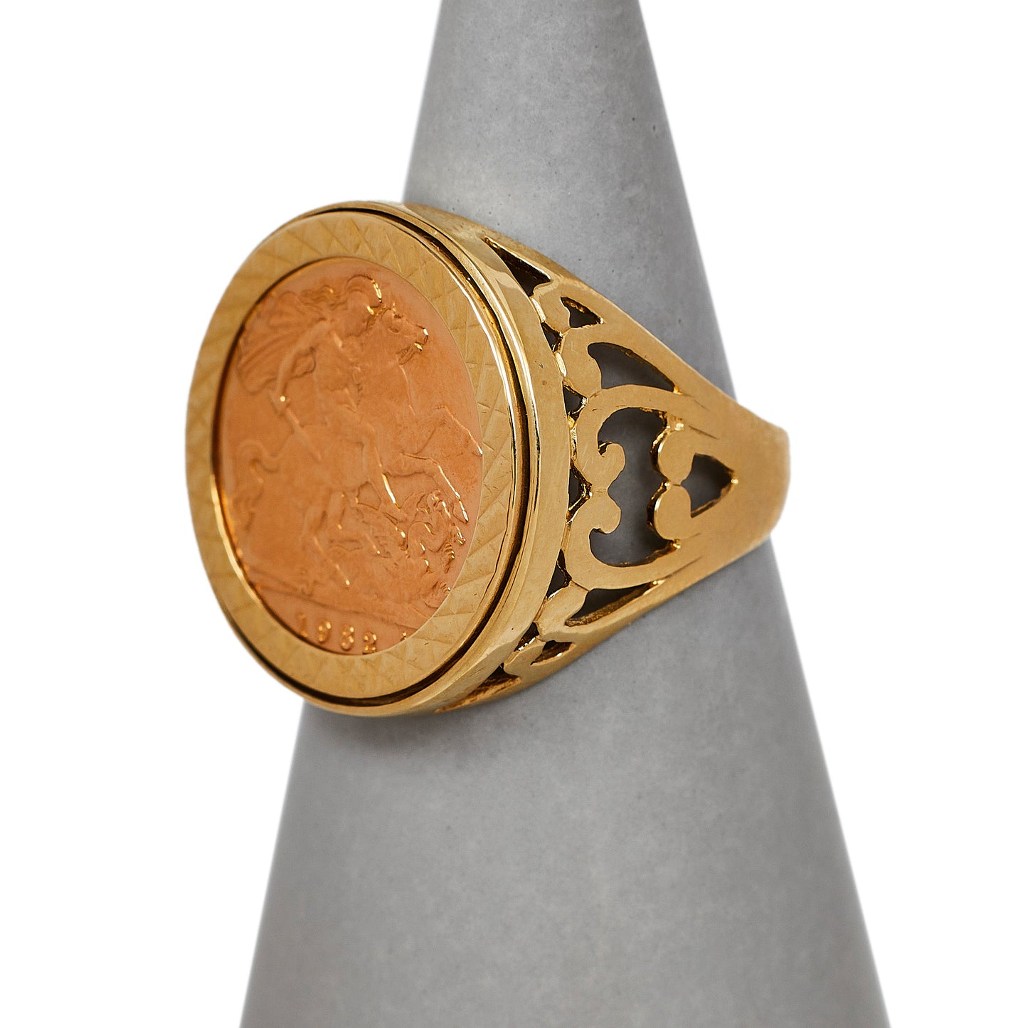 Pre-Owned 1982 Half Sovereign Coin In 9ct Gold Ring Mount