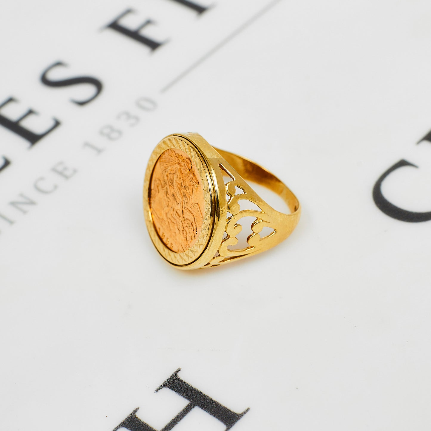 Pre-Owned 1982 Half Sovereign Coin In 9ct Gold Ring Mount