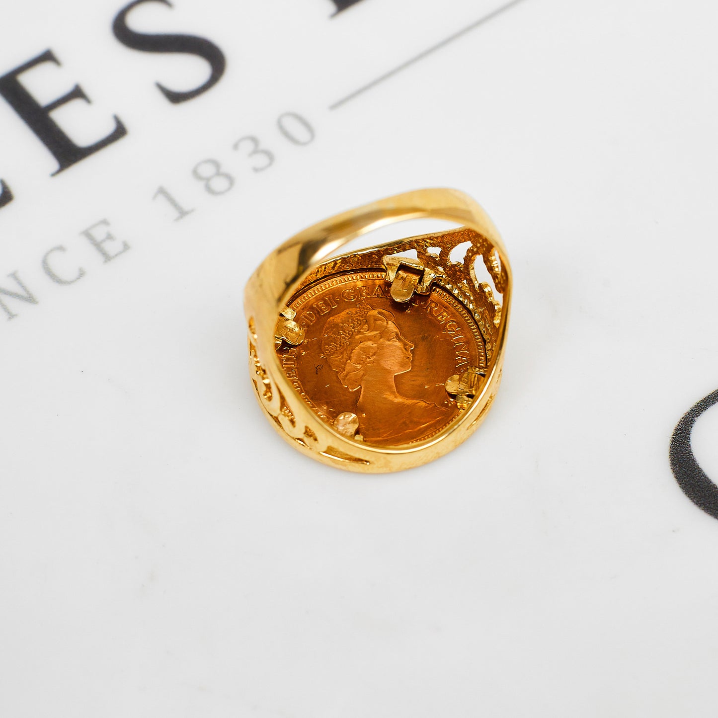 Pre-Owned 1982 Half Sovereign Coin In 9ct Gold Ring Mount