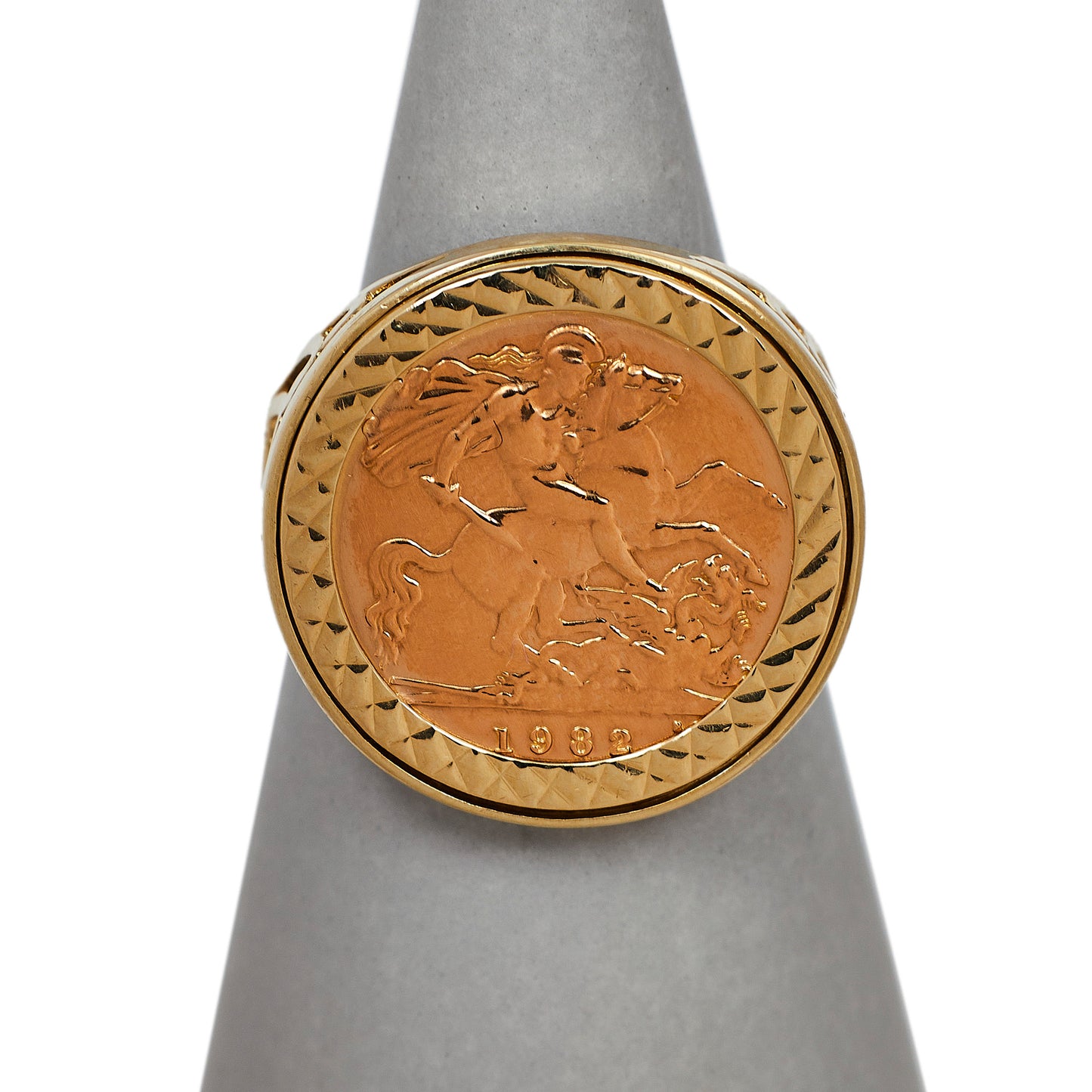 Pre-Owned 1982 Half Sovereign Coin In 9ct Gold Ring Mount