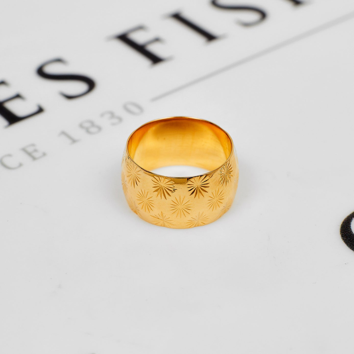 Pre-Owned 9ct Gold Star Design Wedding Band Ring Size K