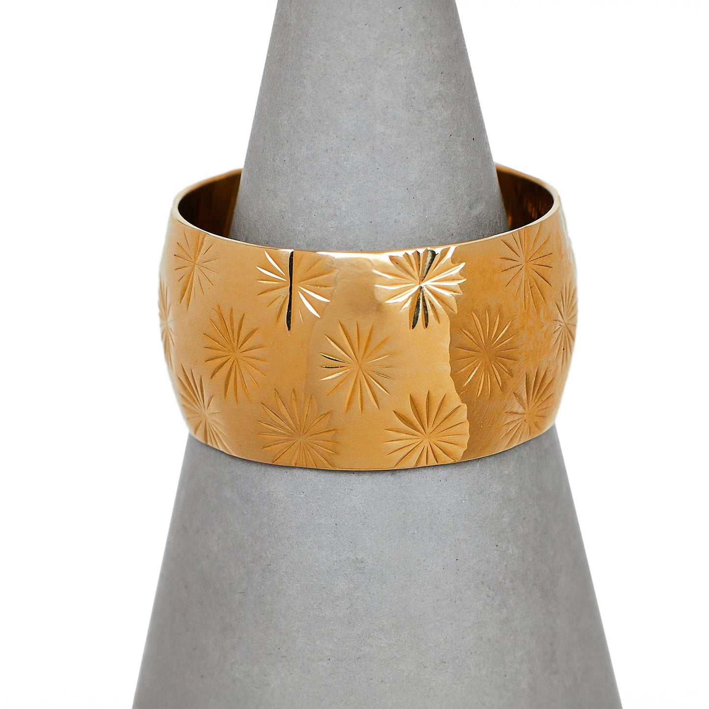 Pre-Owned 9ct Gold Star Design Wedding Band Ring Size K