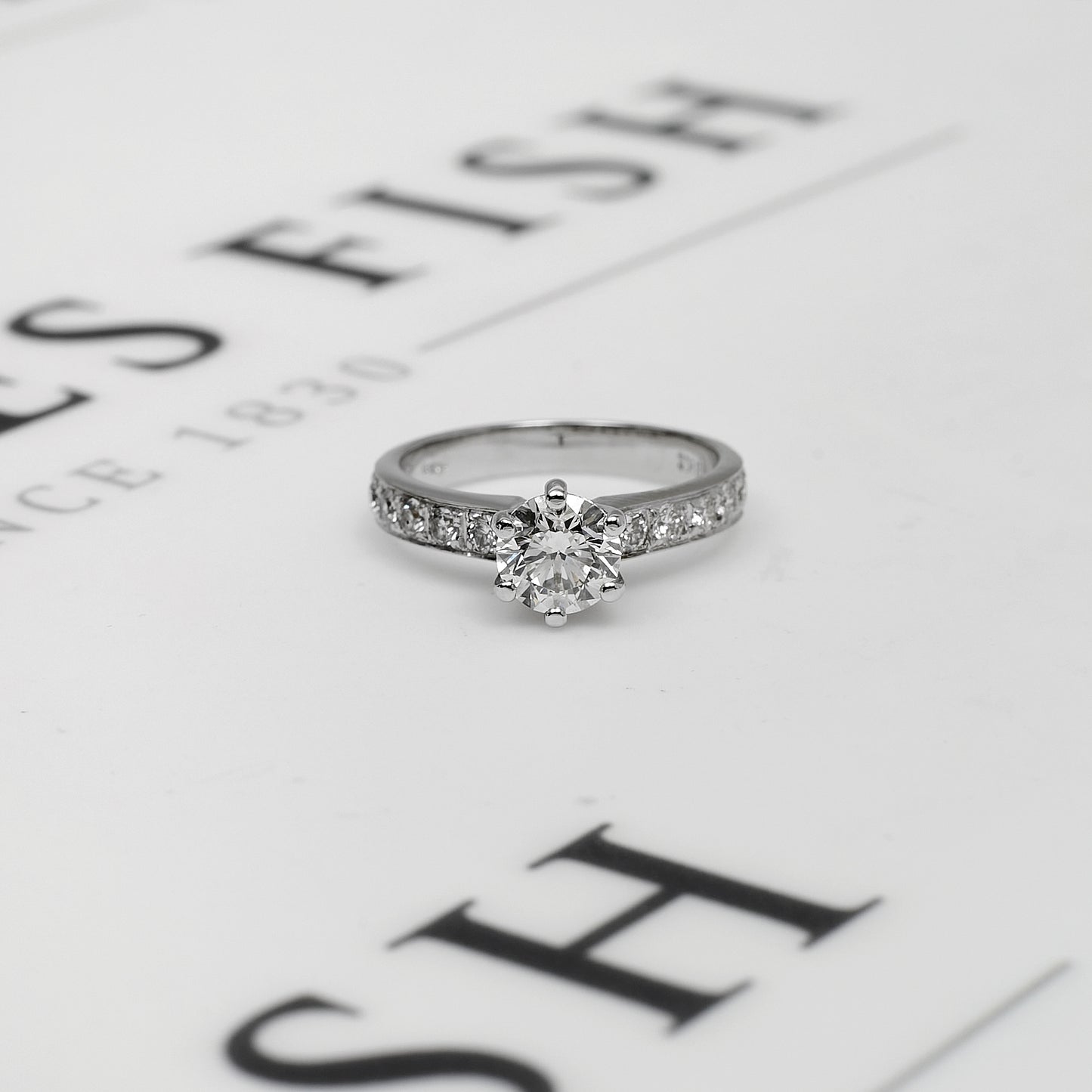 Pre-Owned 18ct White Gold Diamond Ring & Diamond Shoulders
