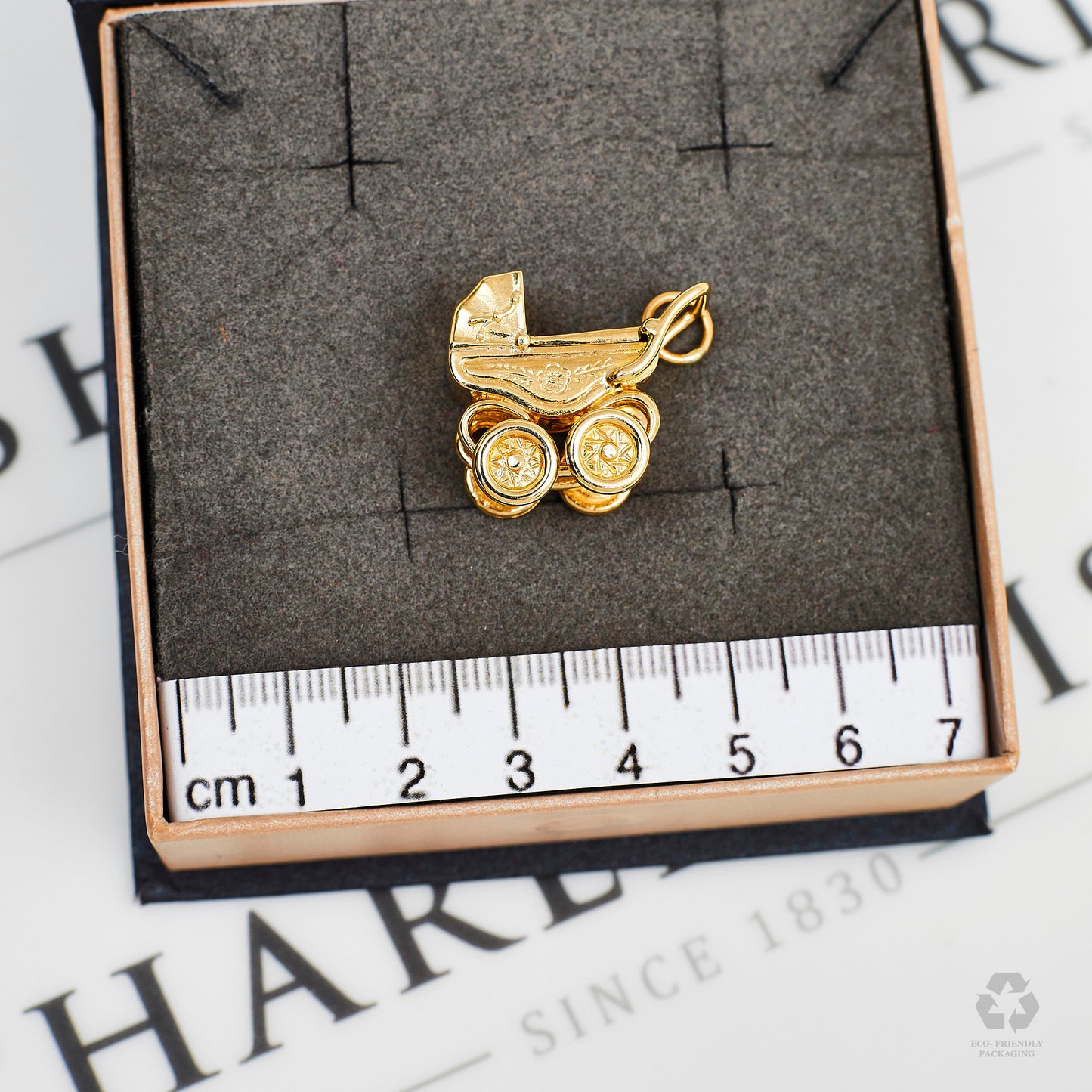 Pre-Owned 9ct Gold Vintage Pram & Baby Charm