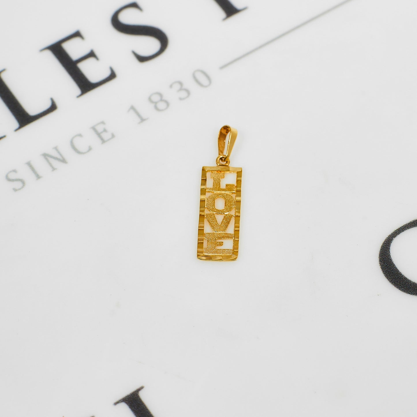 Pre-Owned 9ct Gold LOVE Pendant