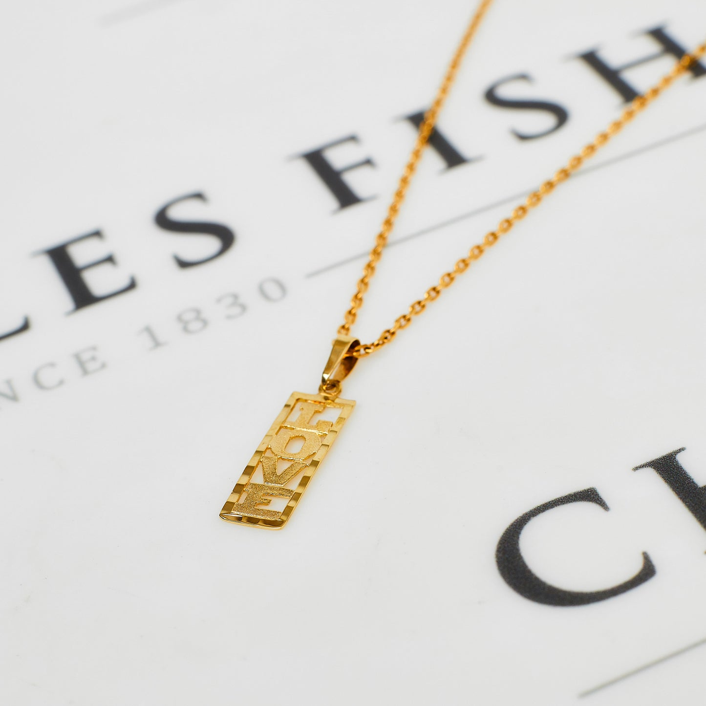 Pre-Owned 9ct Gold LOVE Pendant