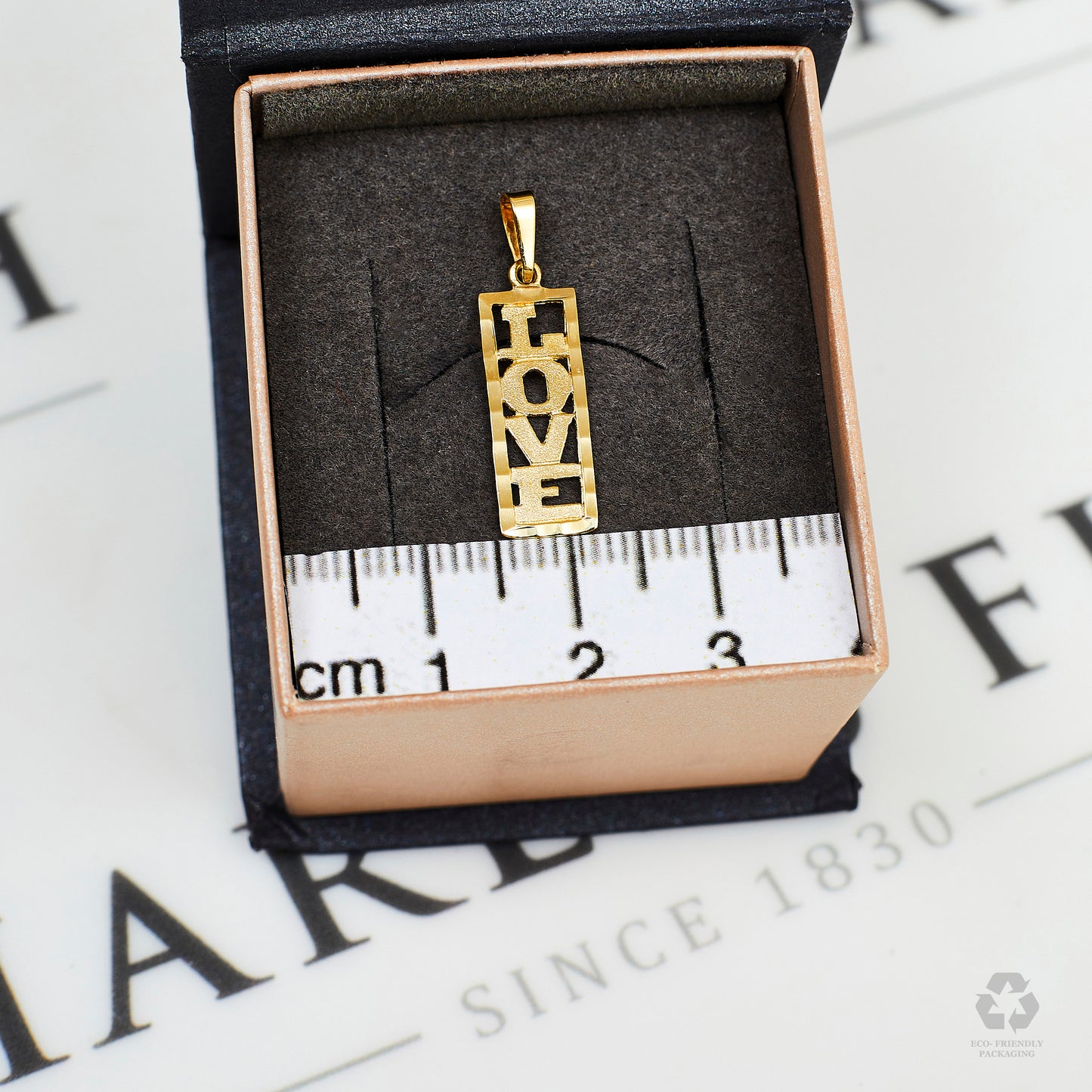 Pre-Owned 9ct Gold LOVE Pendant
