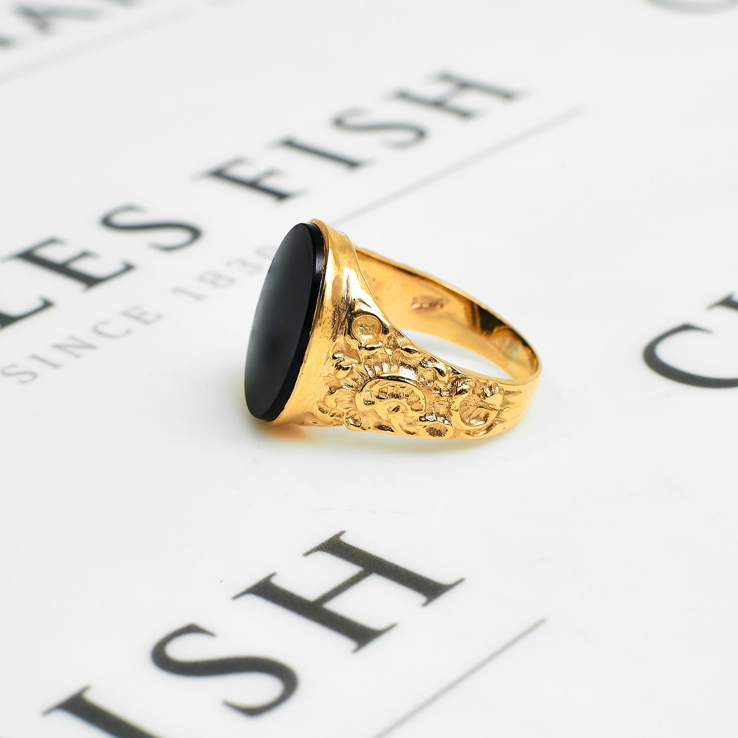 Pre-Owned 9ct Gold Mens Oval Onyx Signet Ring Size X