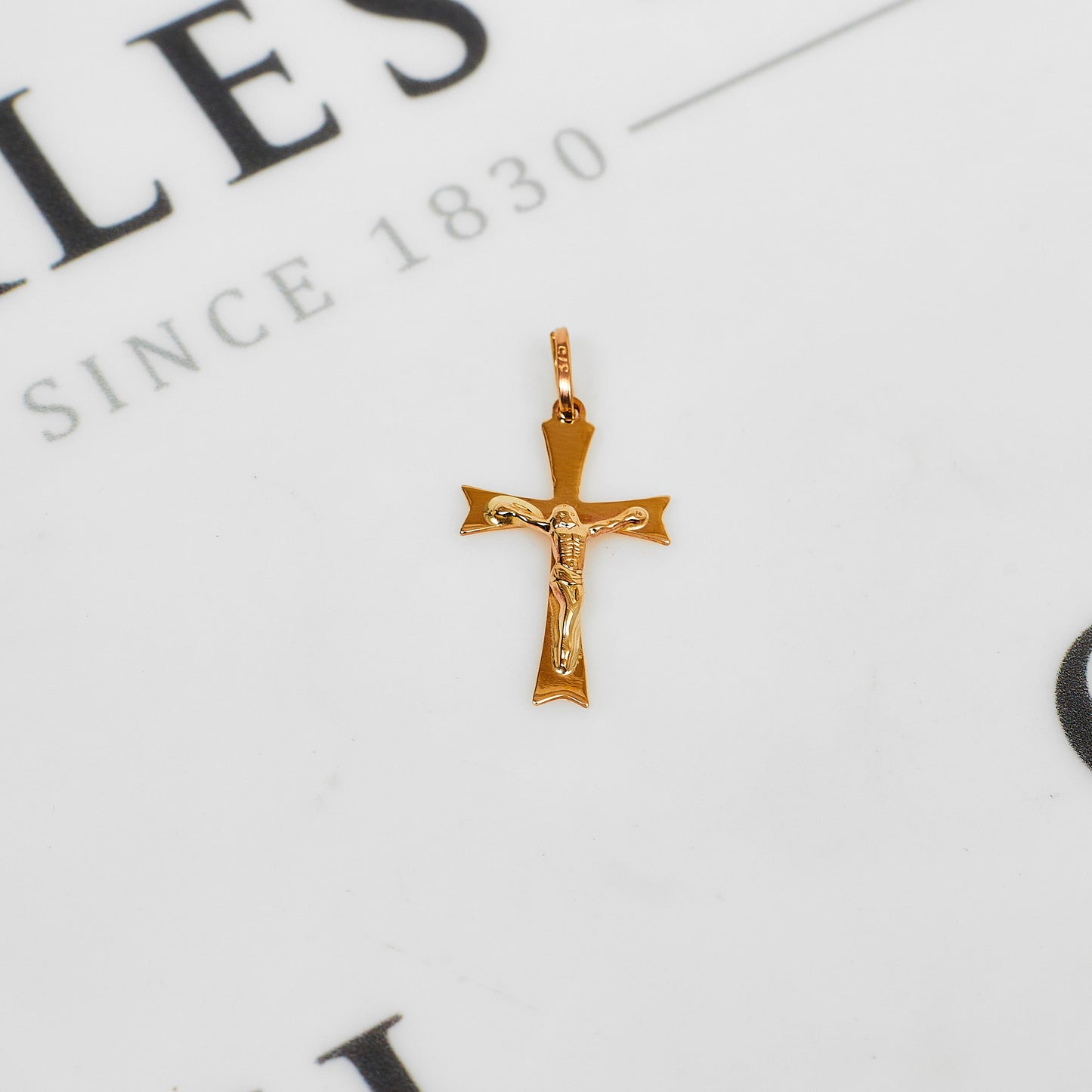 Pre-Owned 9ct Gold Crucifix Pendant