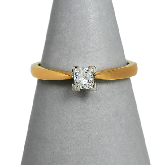 Pre-Owned 9ct Gold Princess Cut Diamond Ring Size N