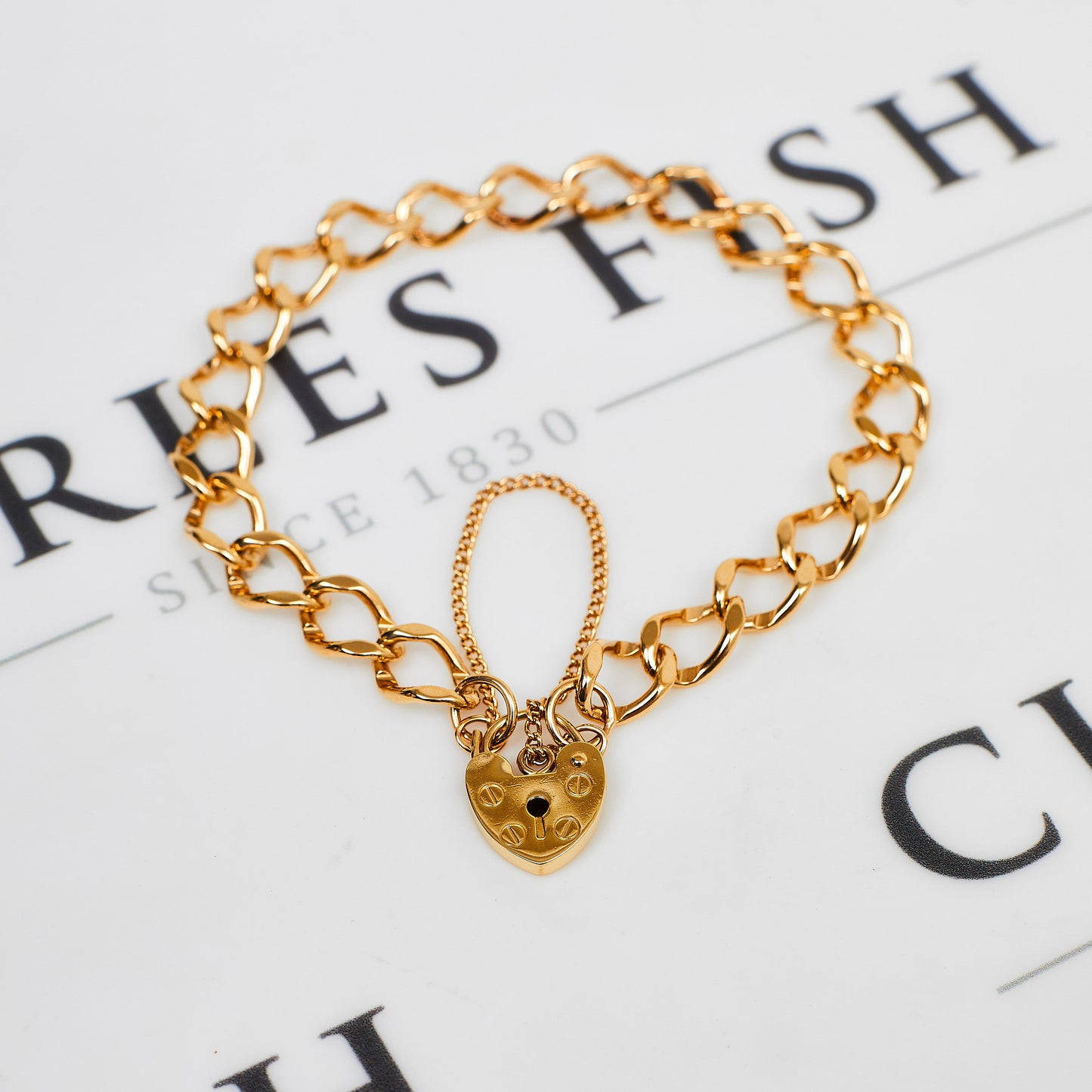 Pre-Owned 9ct Gold Curb Chain Bracelet & Heart Padlock