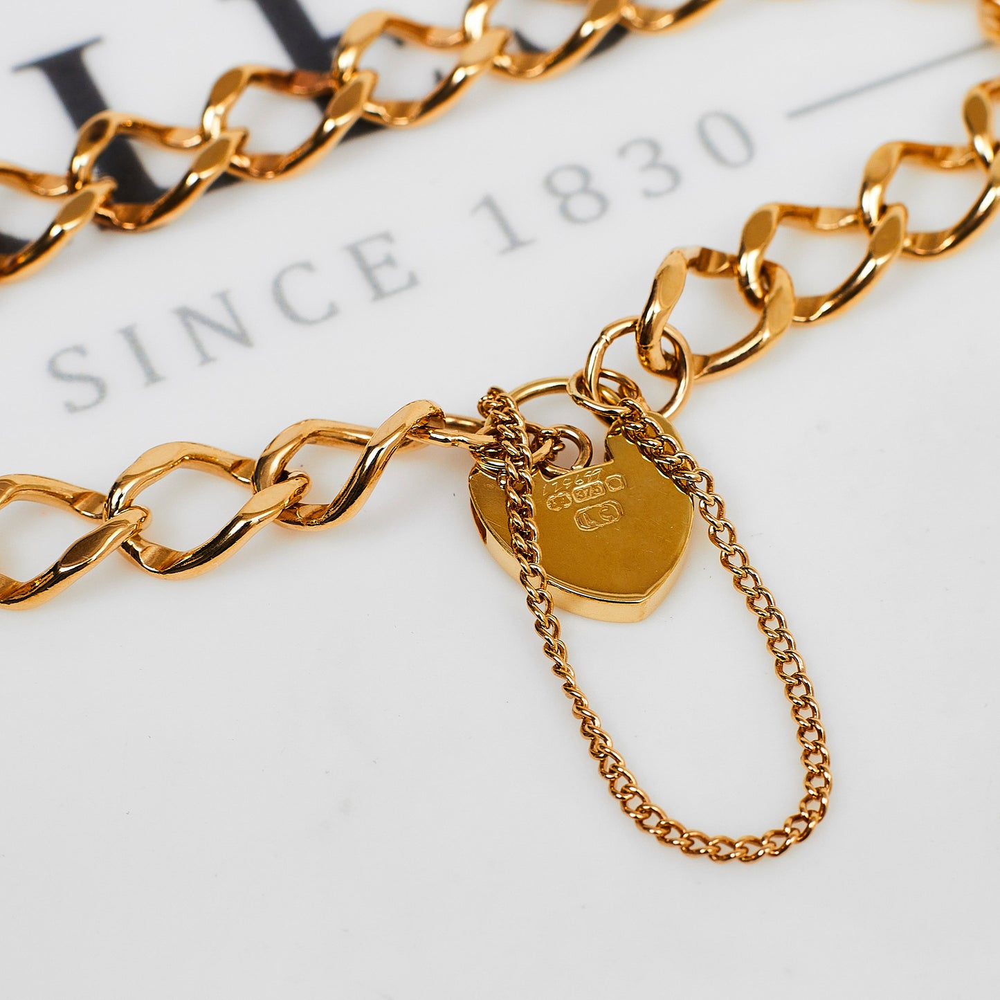Pre-Owned 9ct Gold Curb Chain Bracelet & Heart Padlock