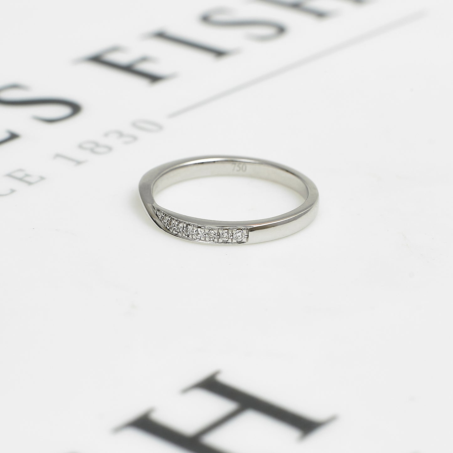 Pre-Owned 18ct White Gold & Diamond Twist Centre Band Ring