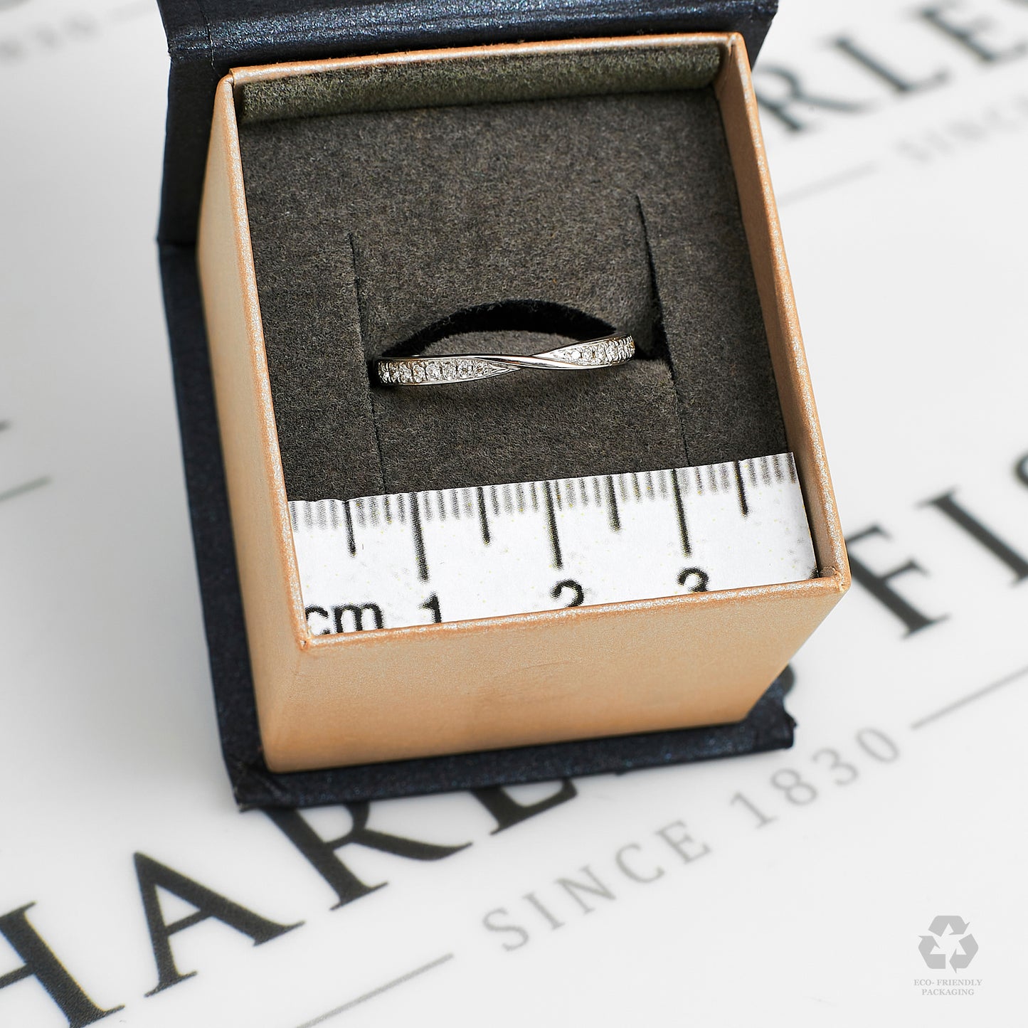 Pre-Owned 18ct White Gold & Diamond Twist Centre Band Ring