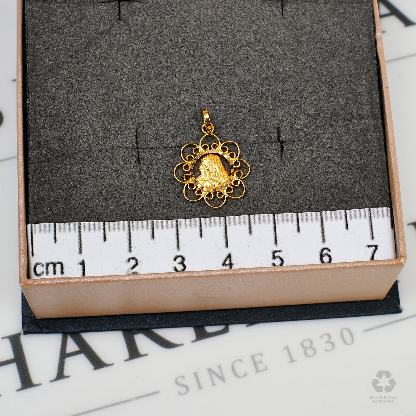 Pre-Owned 18ct Gold Madonna In Flower Surround Pendant