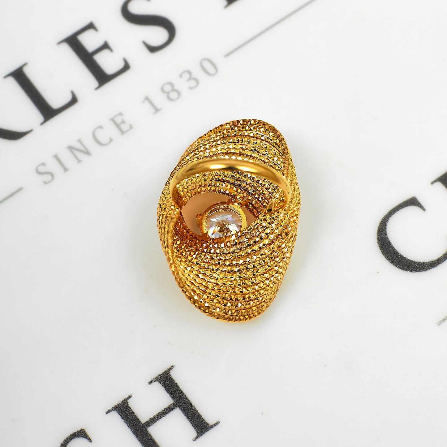 Pre-Owned 14ct Gold CZ Oversized Swirl Design Ring Size S